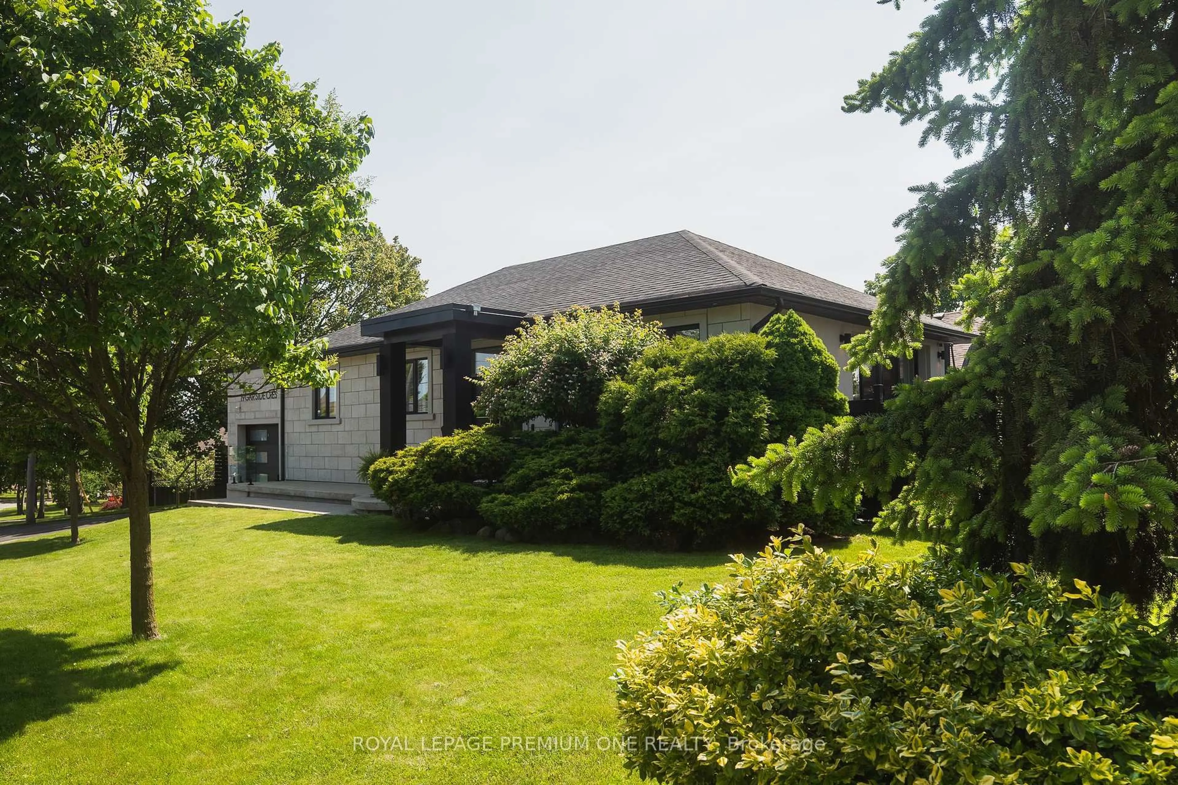 A pic from outside/outdoor area/front of a property/back of a property/a pic from drone, street for 19 Garside Cres, Toronto Ontario M6M 2Z5