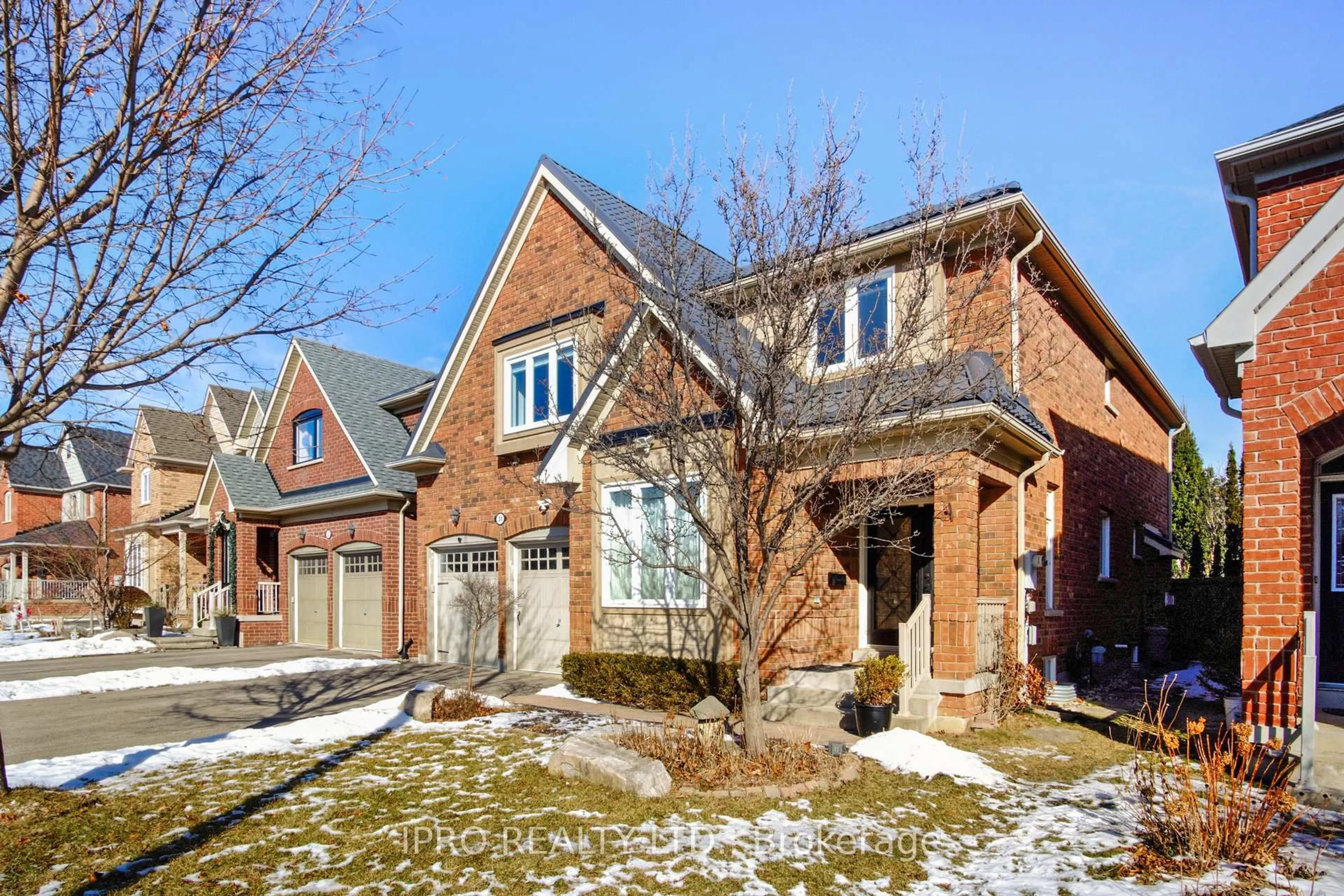 Home with brick exterior material, street for 31 Callisto Crt, Mississauga Ontario L5M 0A1