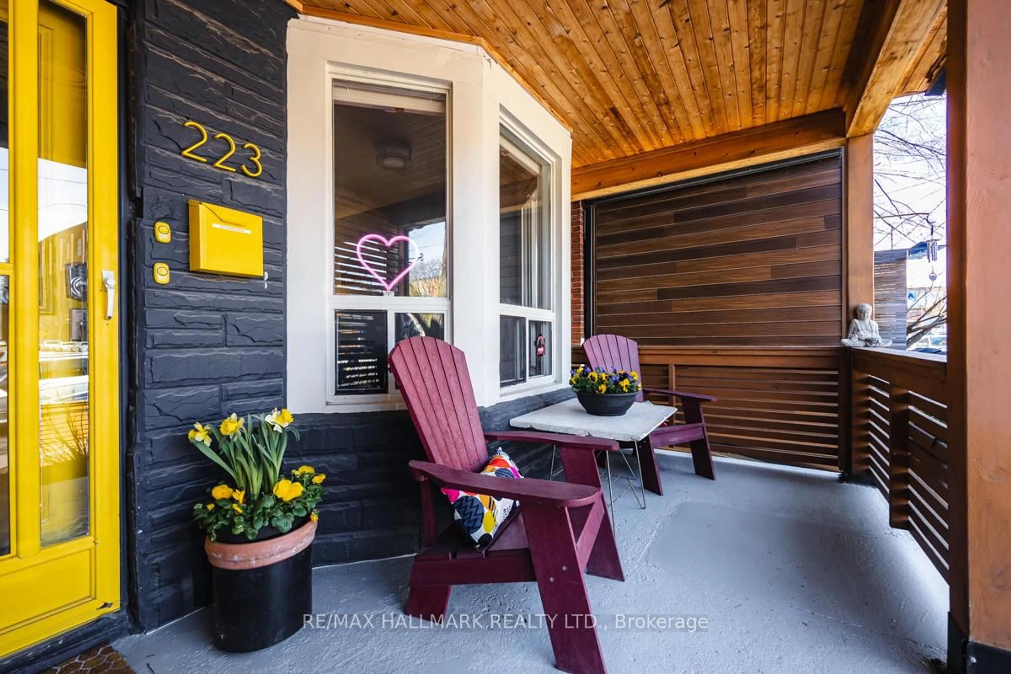 Indoor entryway for 223 Wallace Ave, Toronto Ontario M6H 1V5