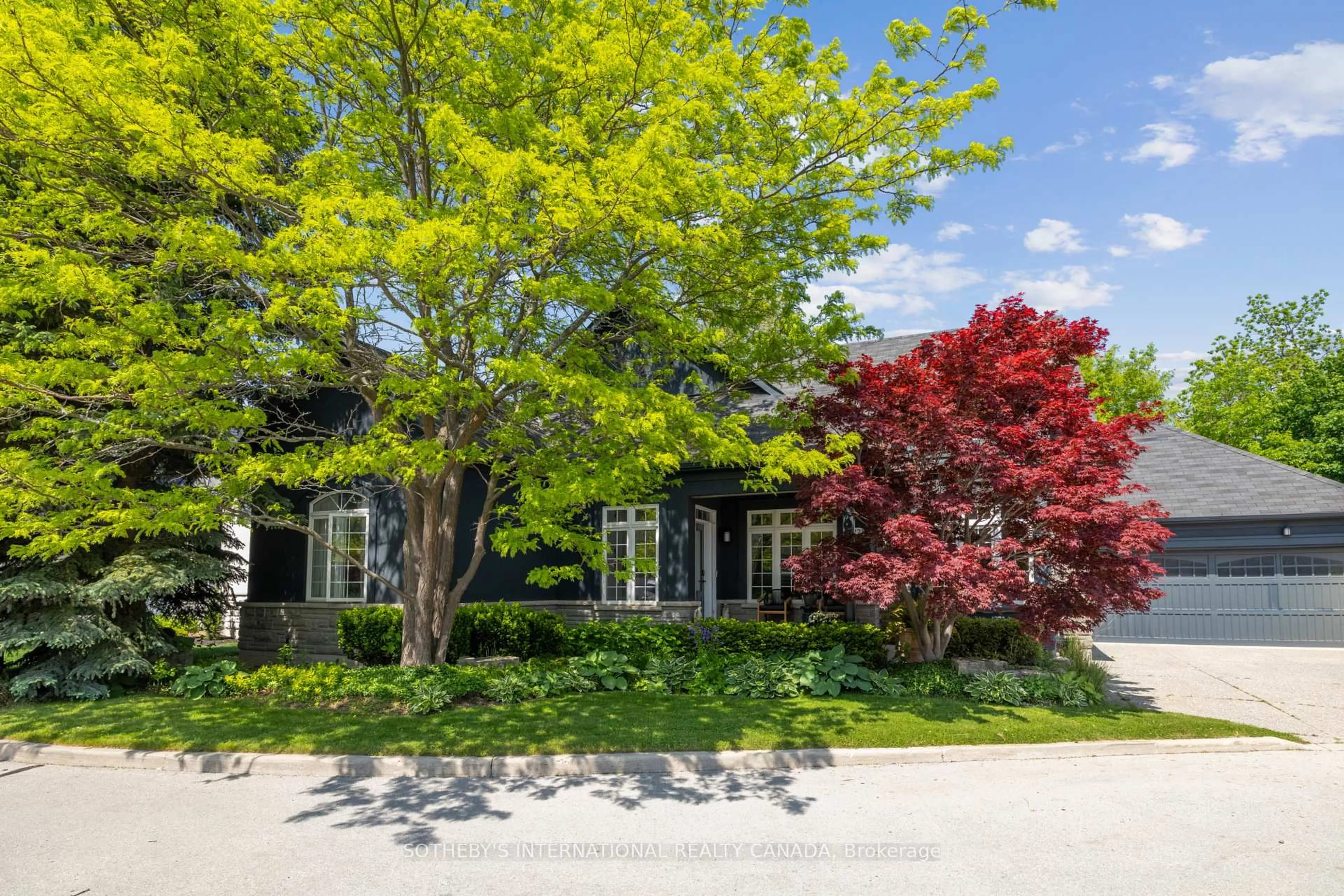 Unknown for 221 Carlini Crt #2, Oakville Ontario L6K 3Y8