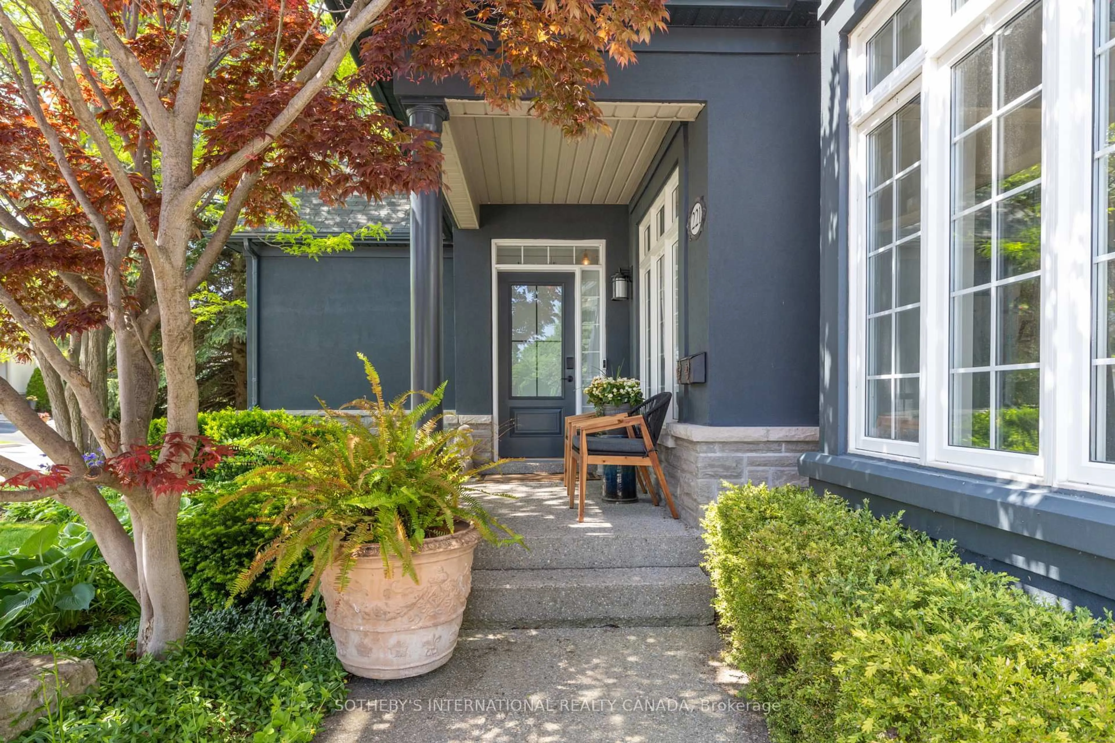 Unknown for 221 Carlini Crt, Oakville Ontario L6K 3Y8