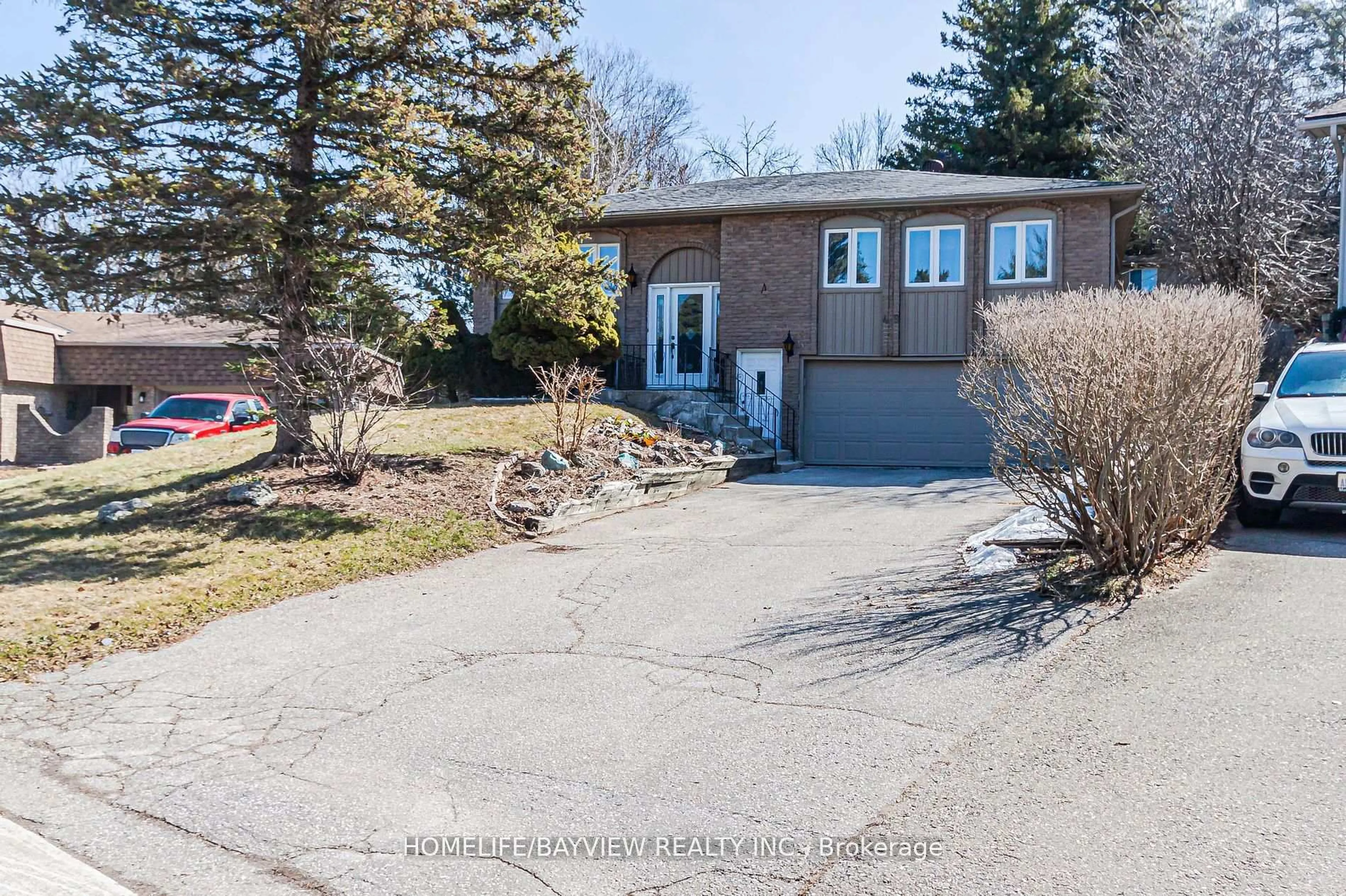 A pic from outside/outdoor area/front of a property/back of a property/a pic from drone, street for 49 HILLTOP Crt, Caledon Ontario L7E 2P8