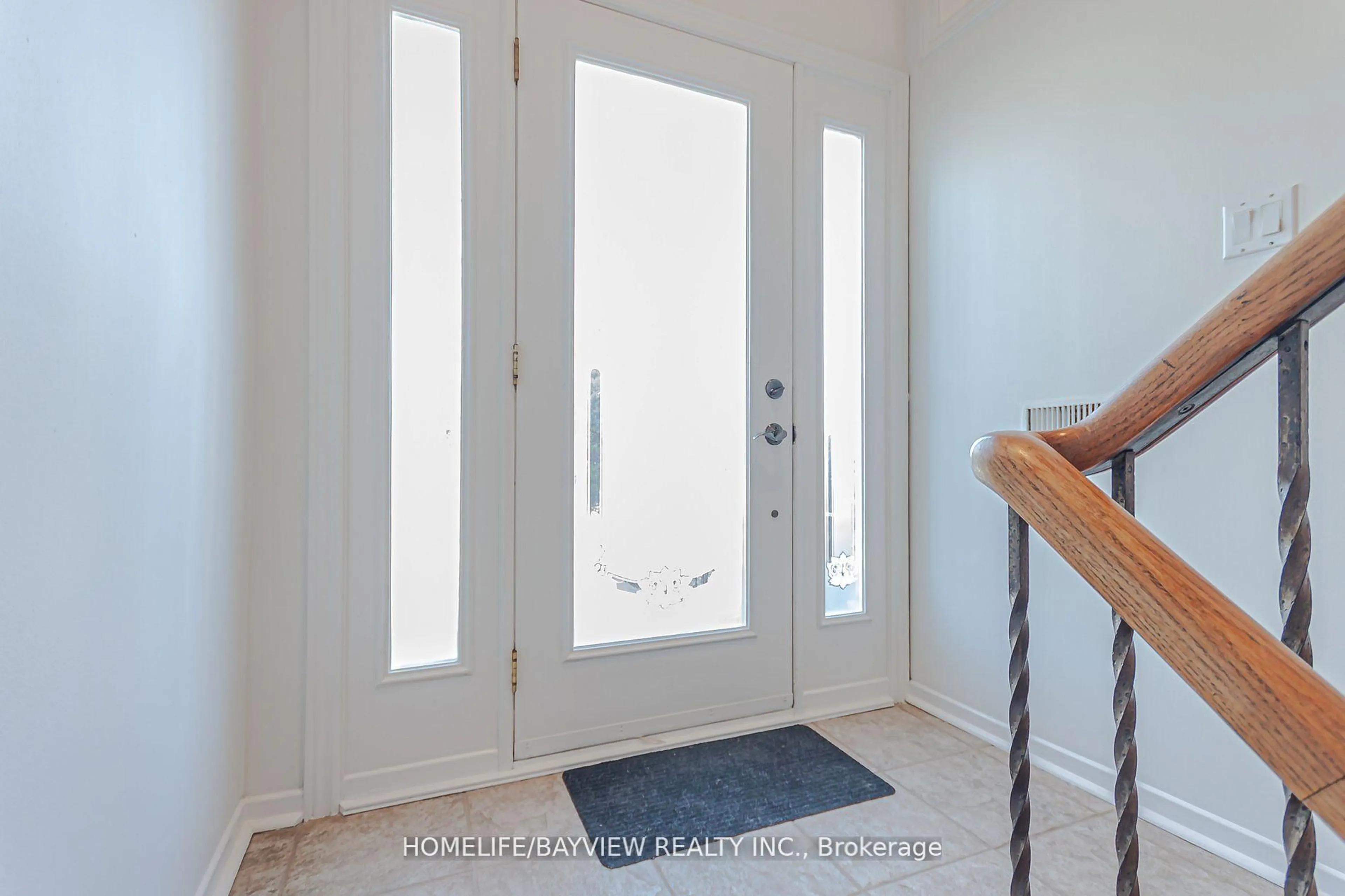 Indoor entryway for 49 HILLTOP Crt, Caledon Ontario L7E 2P8