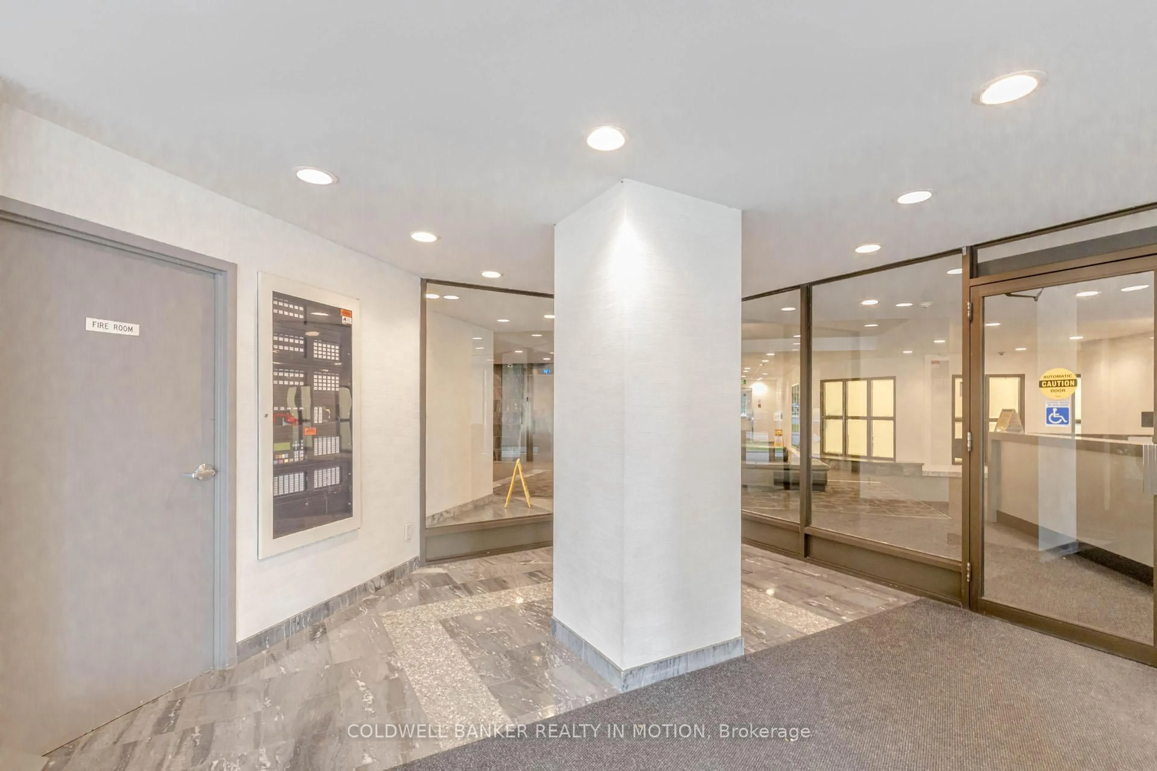 Indoor foyer for 350 Webb Dr #2109, Mississauga Ontario L5B 3W4