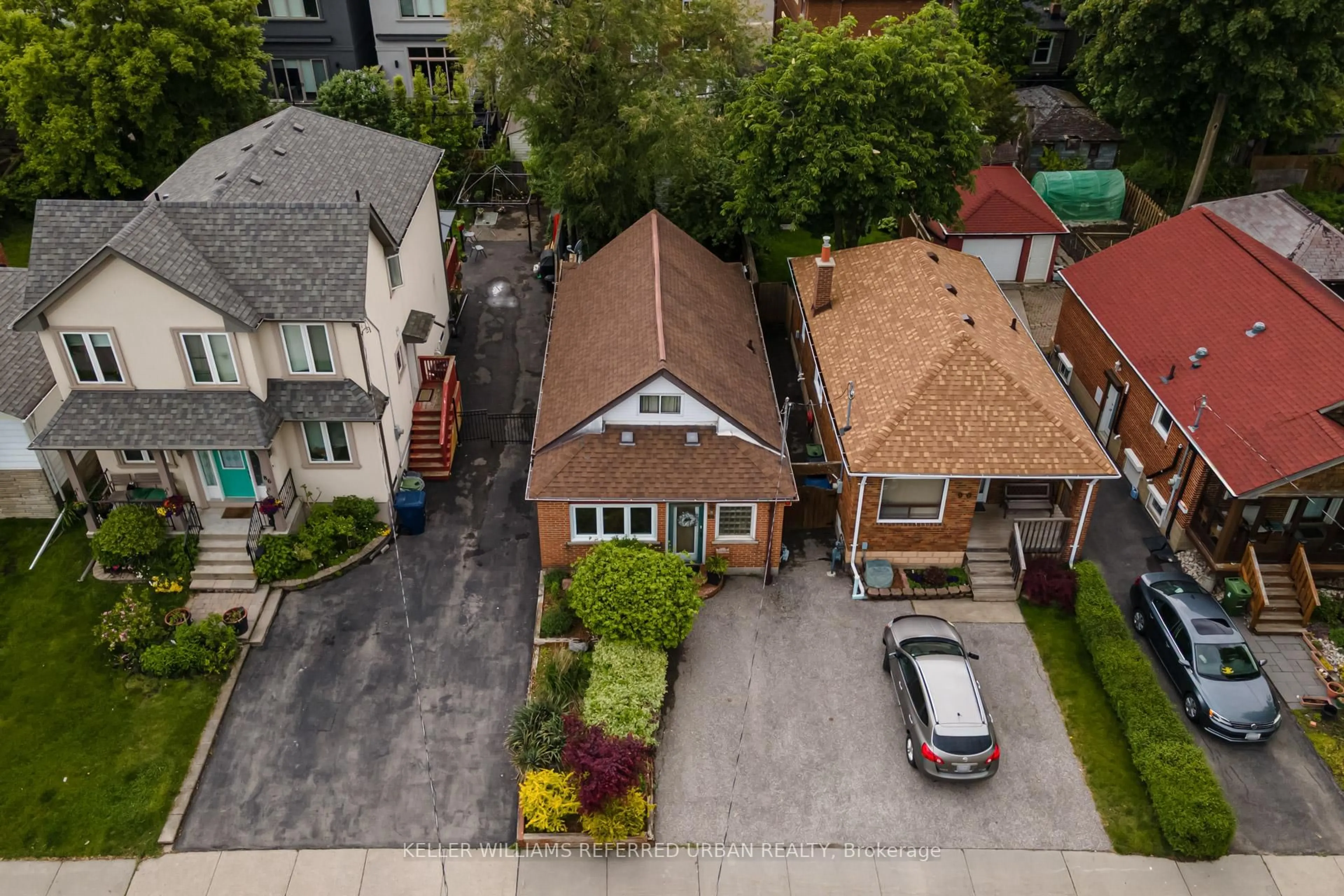 A pic from outside/outdoor area/front of a property/back of a property/a pic from drone, street for 88 Sixteenth St, Toronto Ontario M8V 3K1