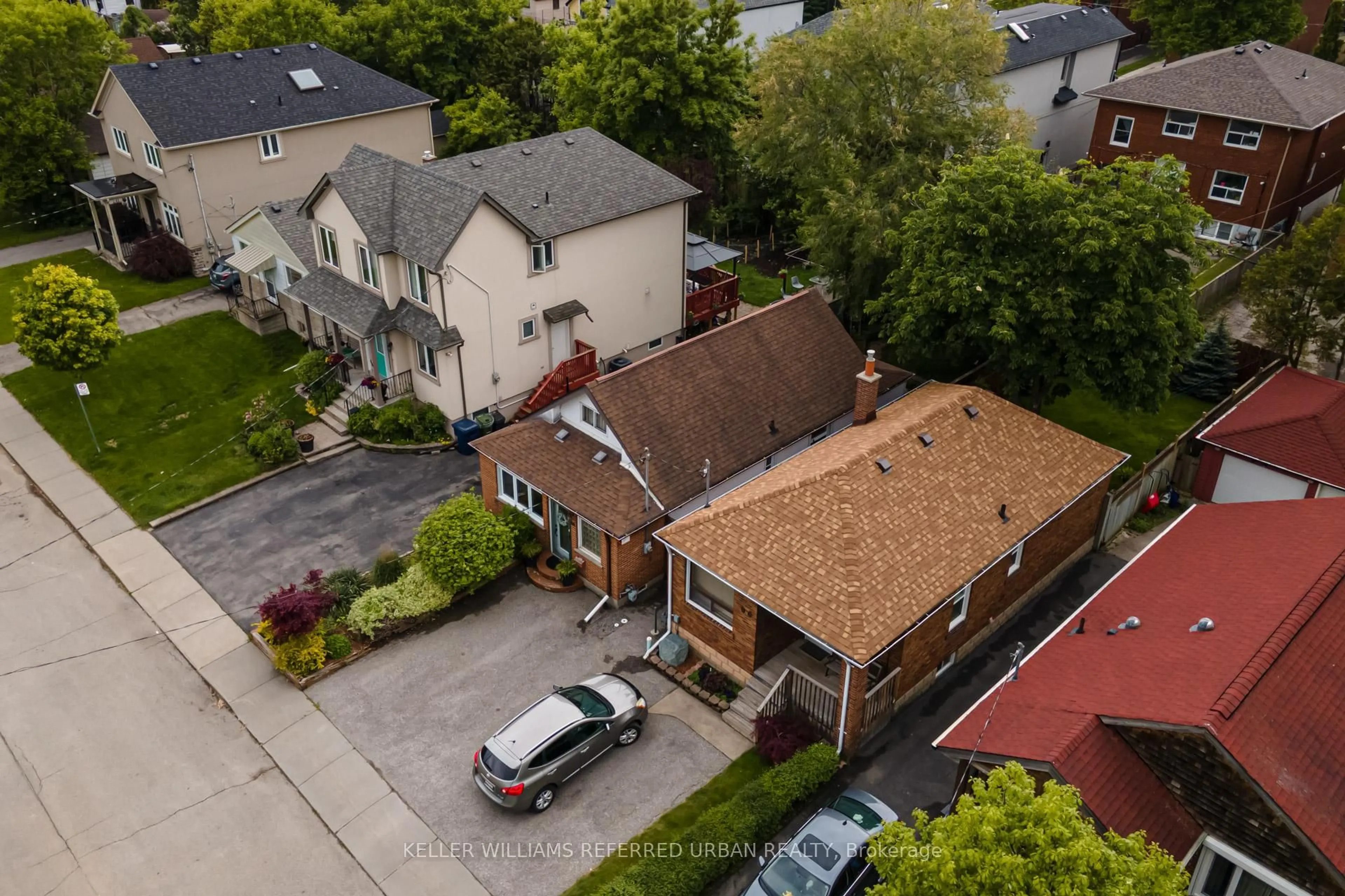 A pic from outside/outdoor area/front of a property/back of a property/a pic from drone, street for 88 Sixteenth St, Toronto Ontario M8V 3K1
