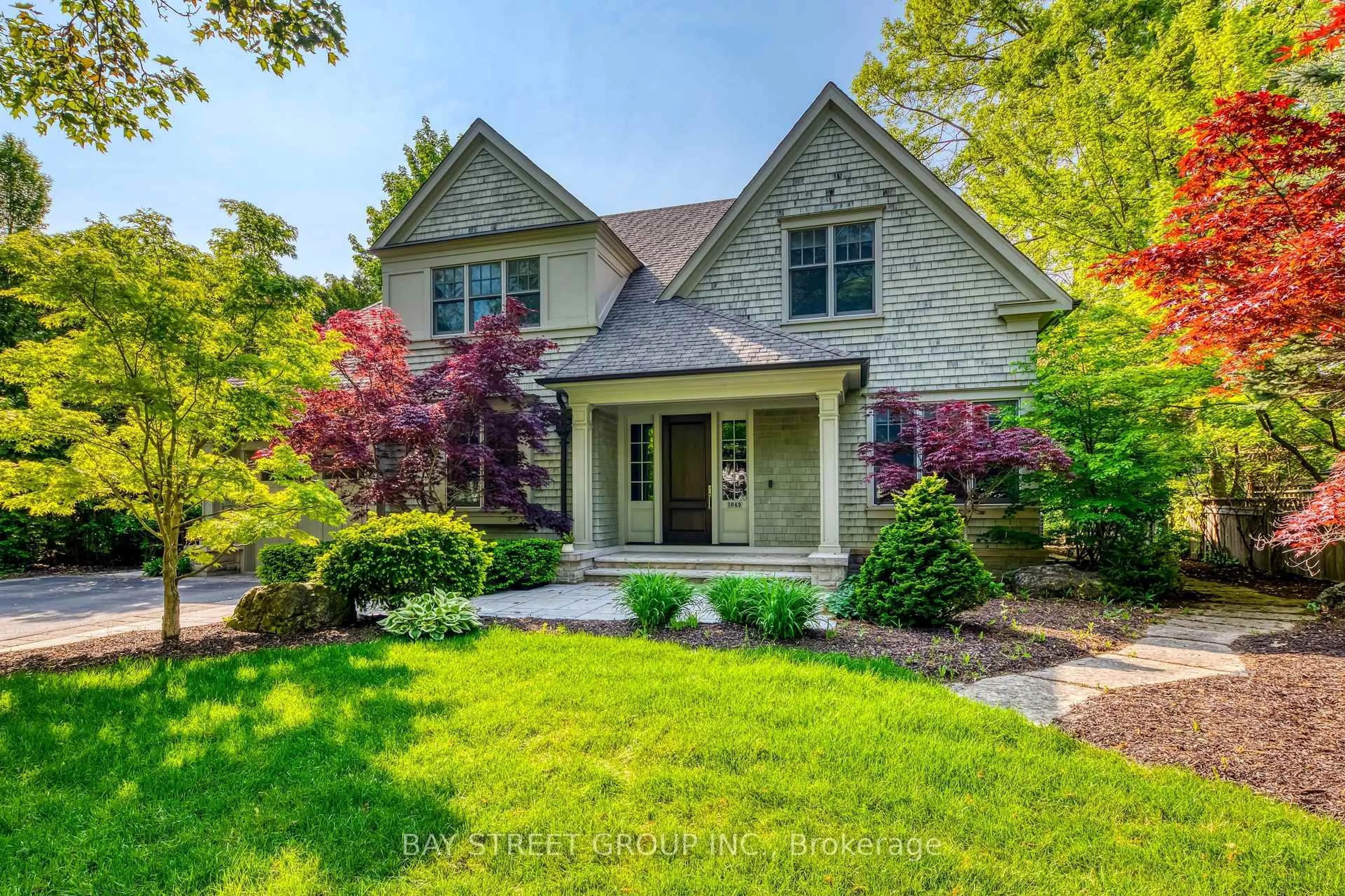 Home with brick exterior material, street for 1049 Cedar Grove Blvd, Oakville Ontario L6J 2C2