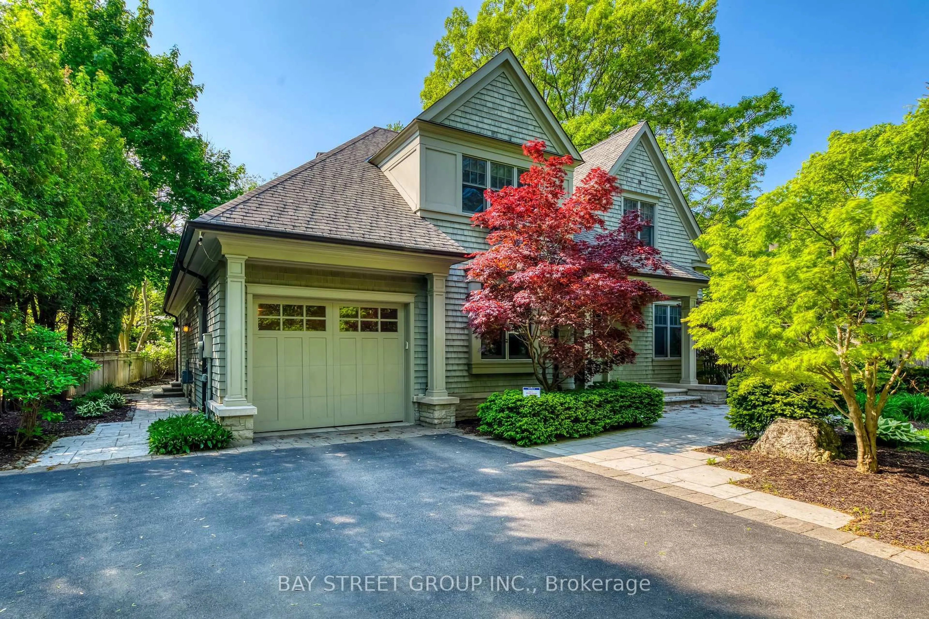 Home with brick exterior material, street for 1049 Cedar Grove Blvd, Oakville Ontario L6J 2C2