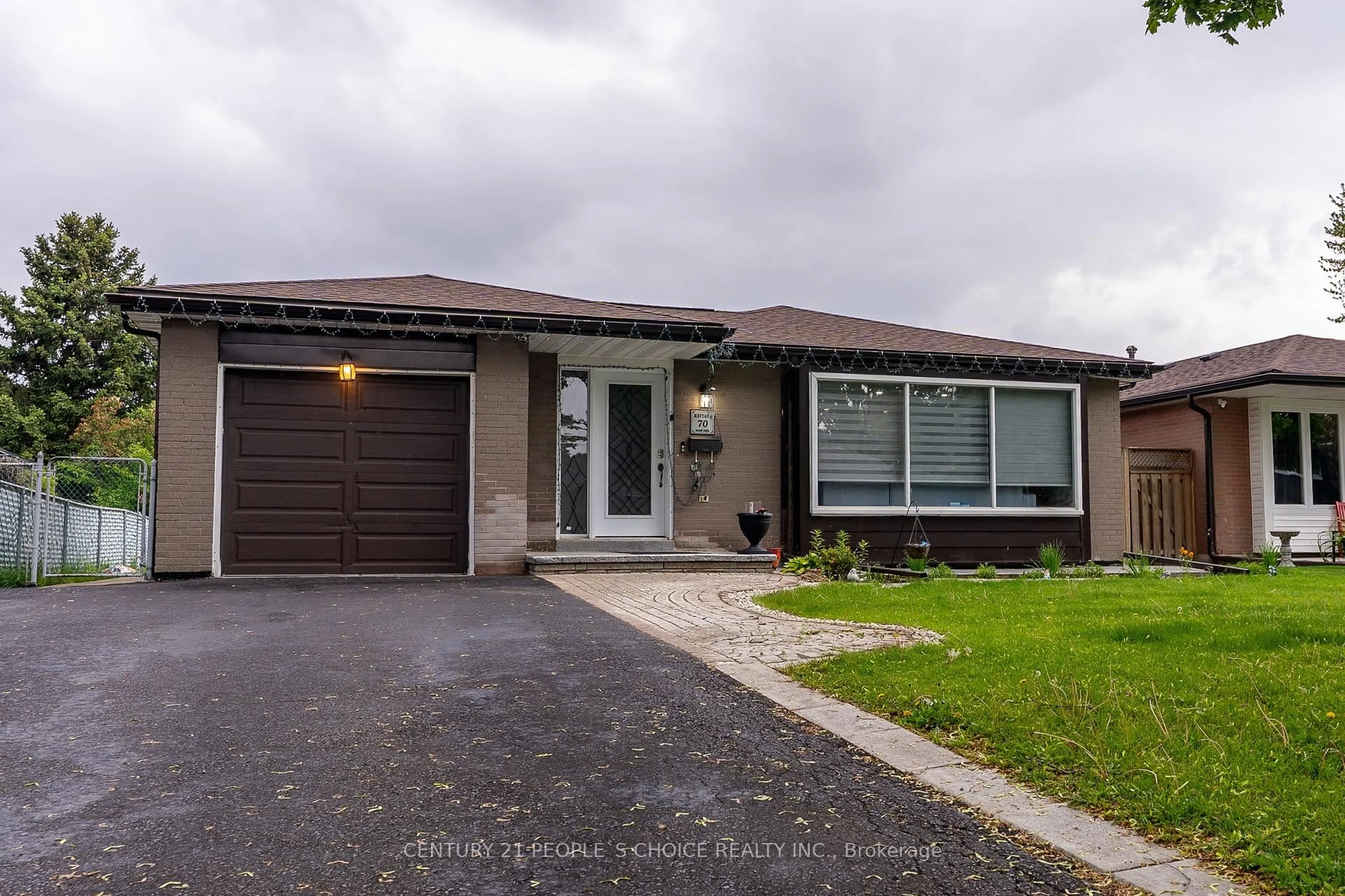 Home with brick exterior material, street for 70 Glebe Cres, Brampton Ontario L6S 1G1