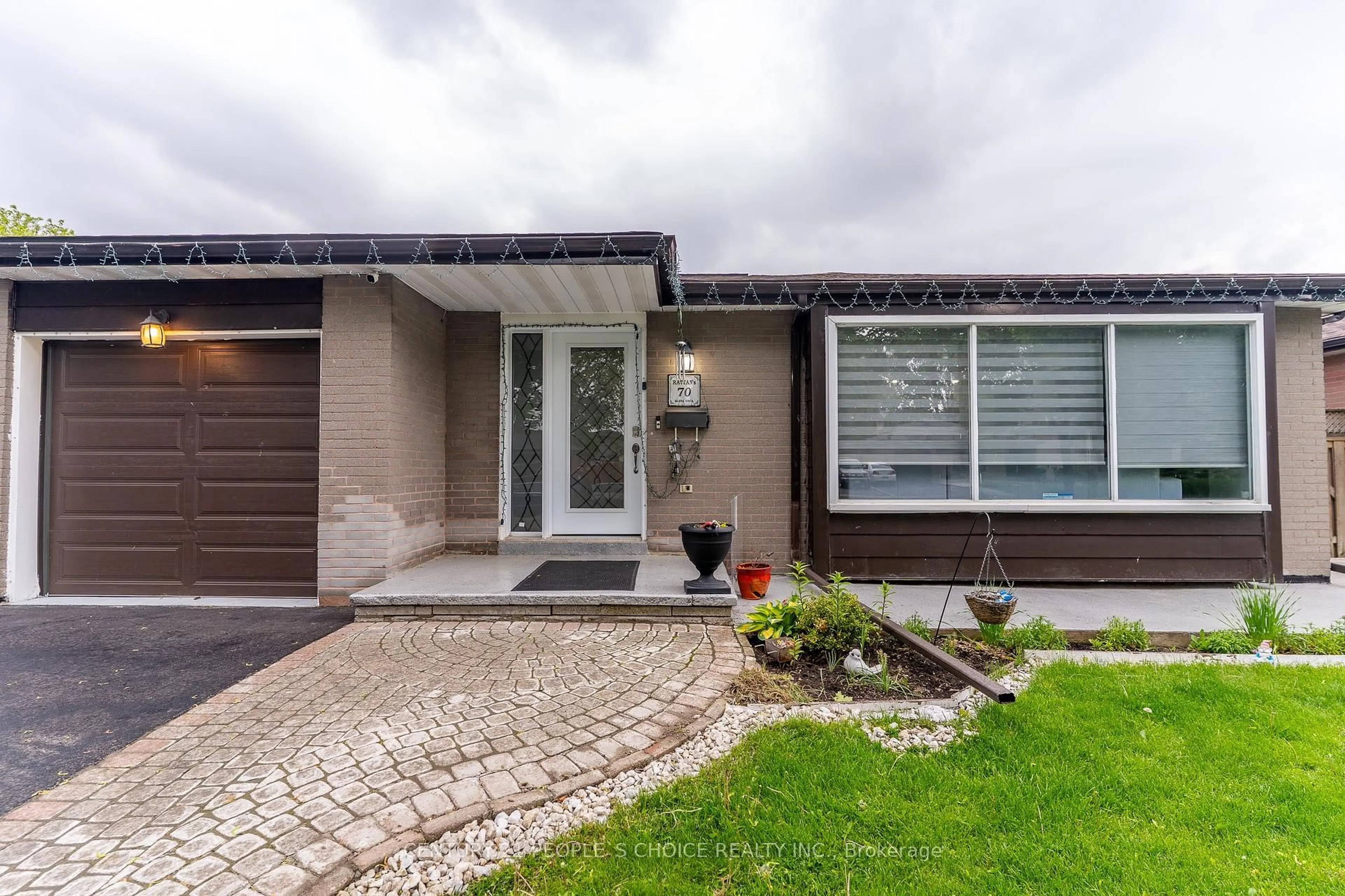 Home with brick exterior material, street for 70 Glebe Cres, Brampton Ontario L6S 1G1