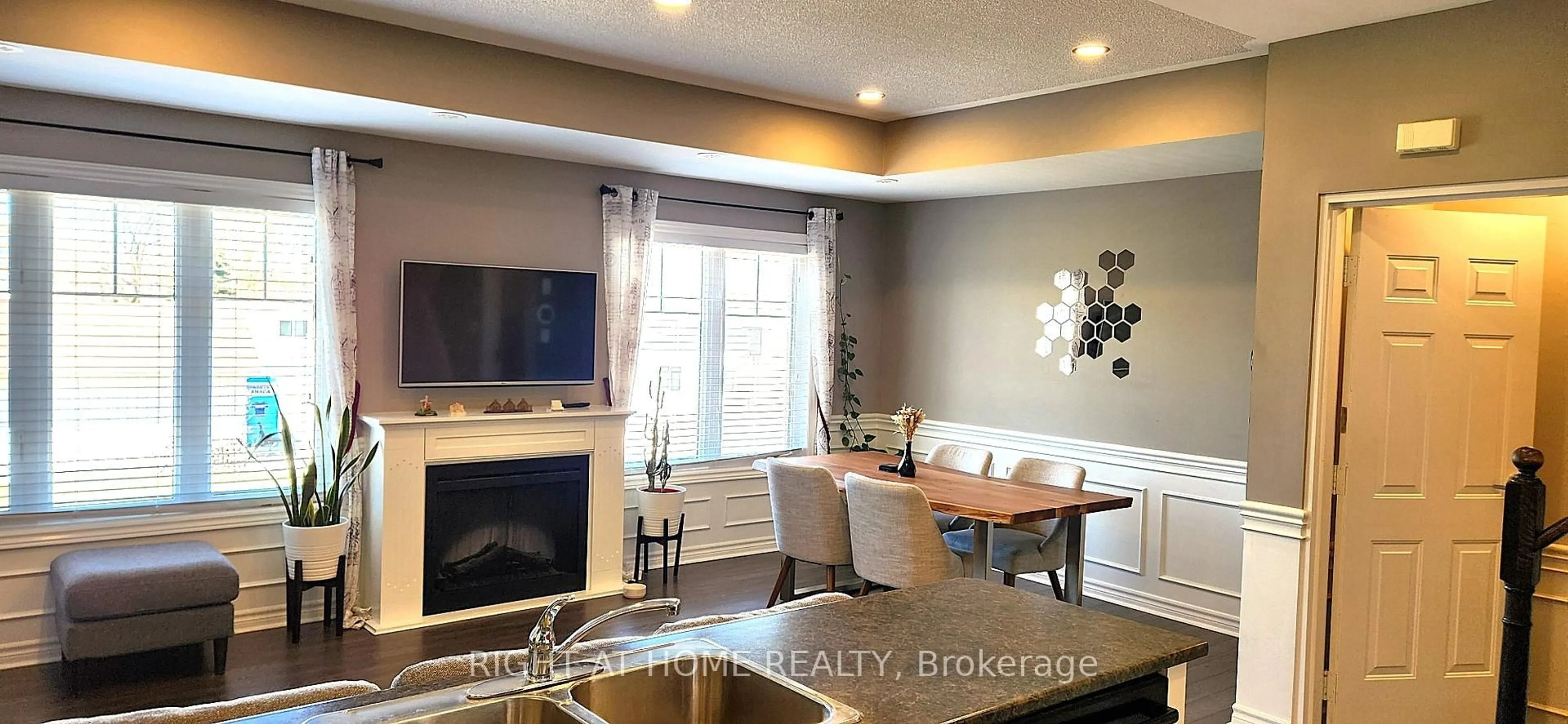 Unknown for 2420 Baronwood Dr #7-04, Oakville Ontario L6M 0X6