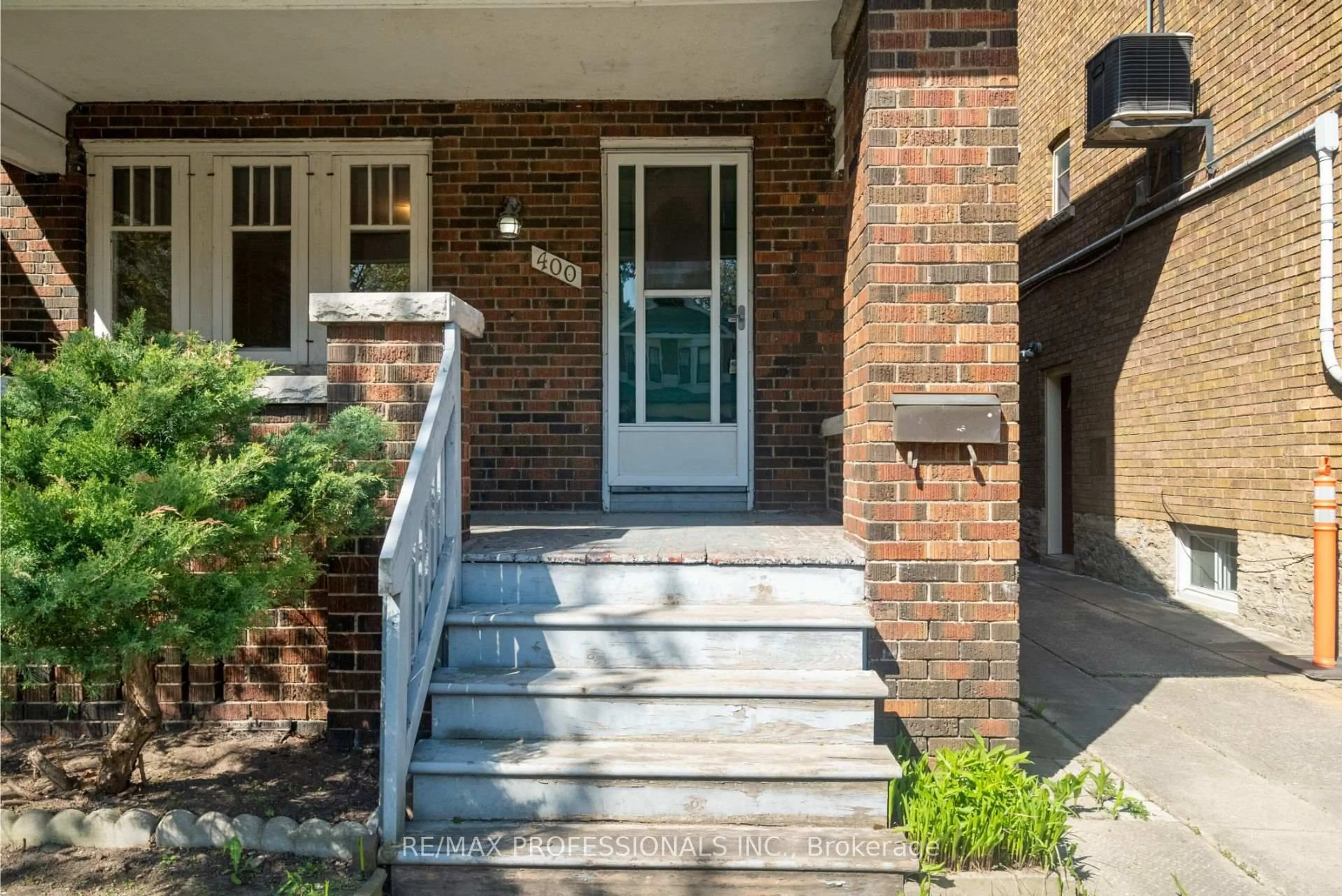 Home with brick exterior material, street for 400 Willard Ave, Toronto Ontario M6S 3R5