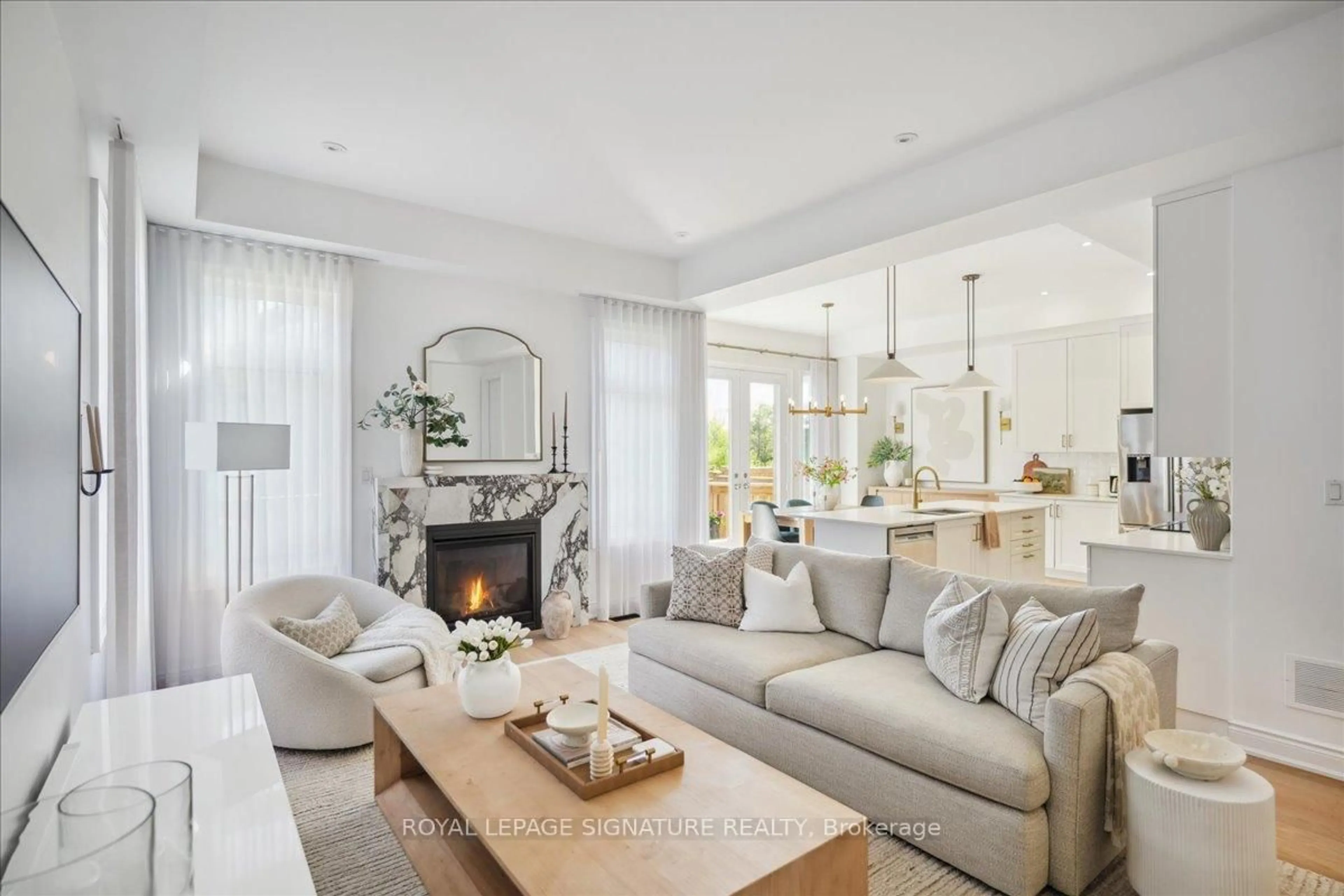 Living room with furniture, unknown for 1171 Queens Plate Rd, Oakville Ontario L6M 5M4