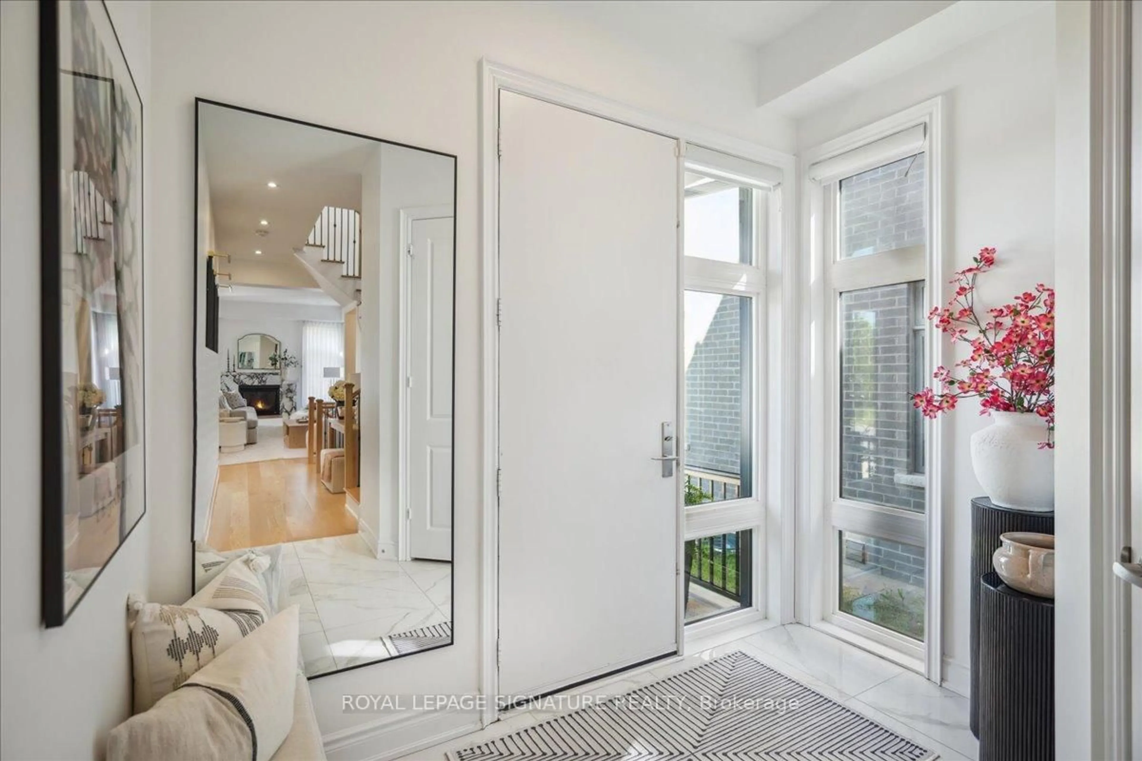 Indoor entryway for 1171 Queens Plate Rd, Oakville Ontario L6M 5M4