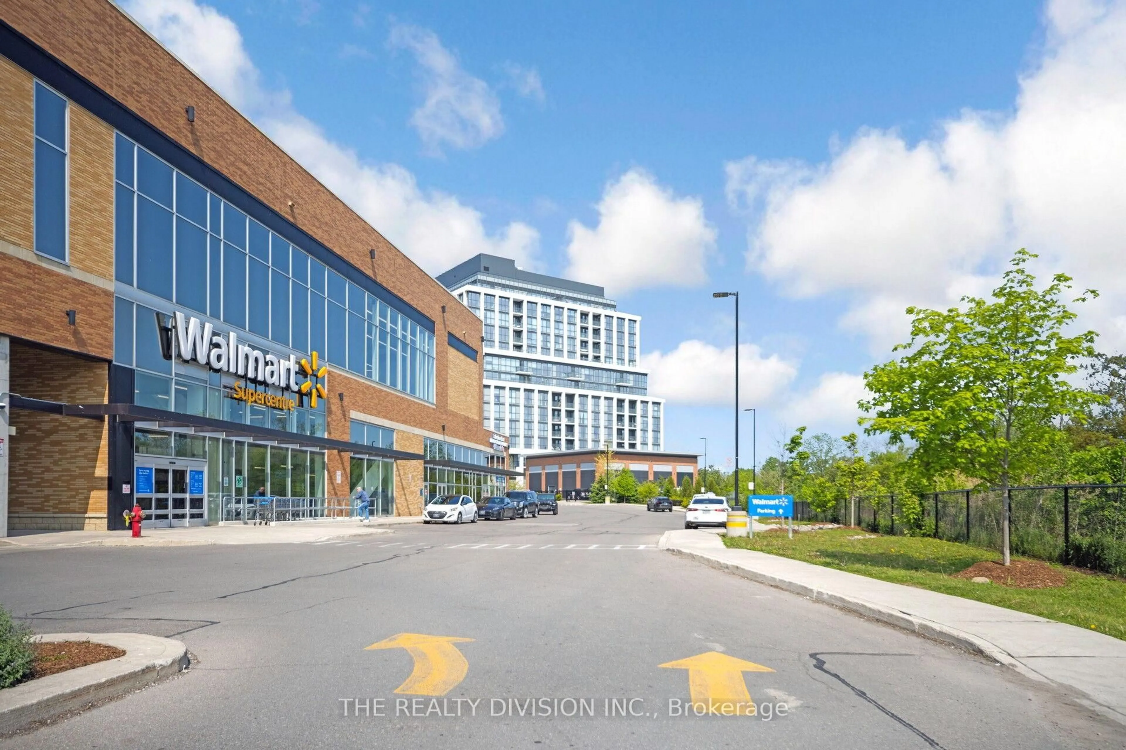 Indoor foyer for 1063 Douglas Mccurdy Comm #606, Mississauga Ontario L5G 0C5