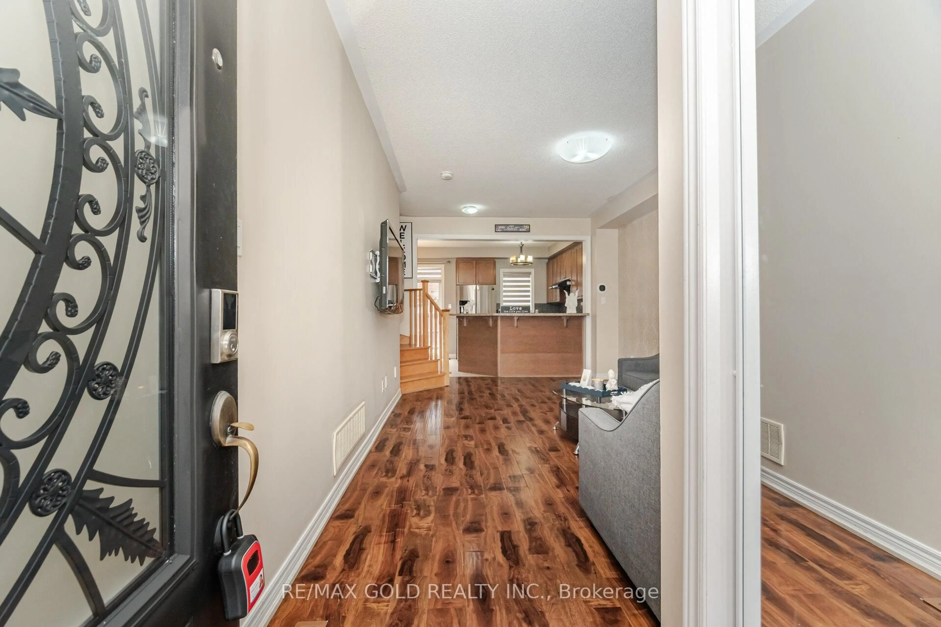 Indoor entryway for 13 Fawson Cove Way, Brampton Ontario L6R 0G7