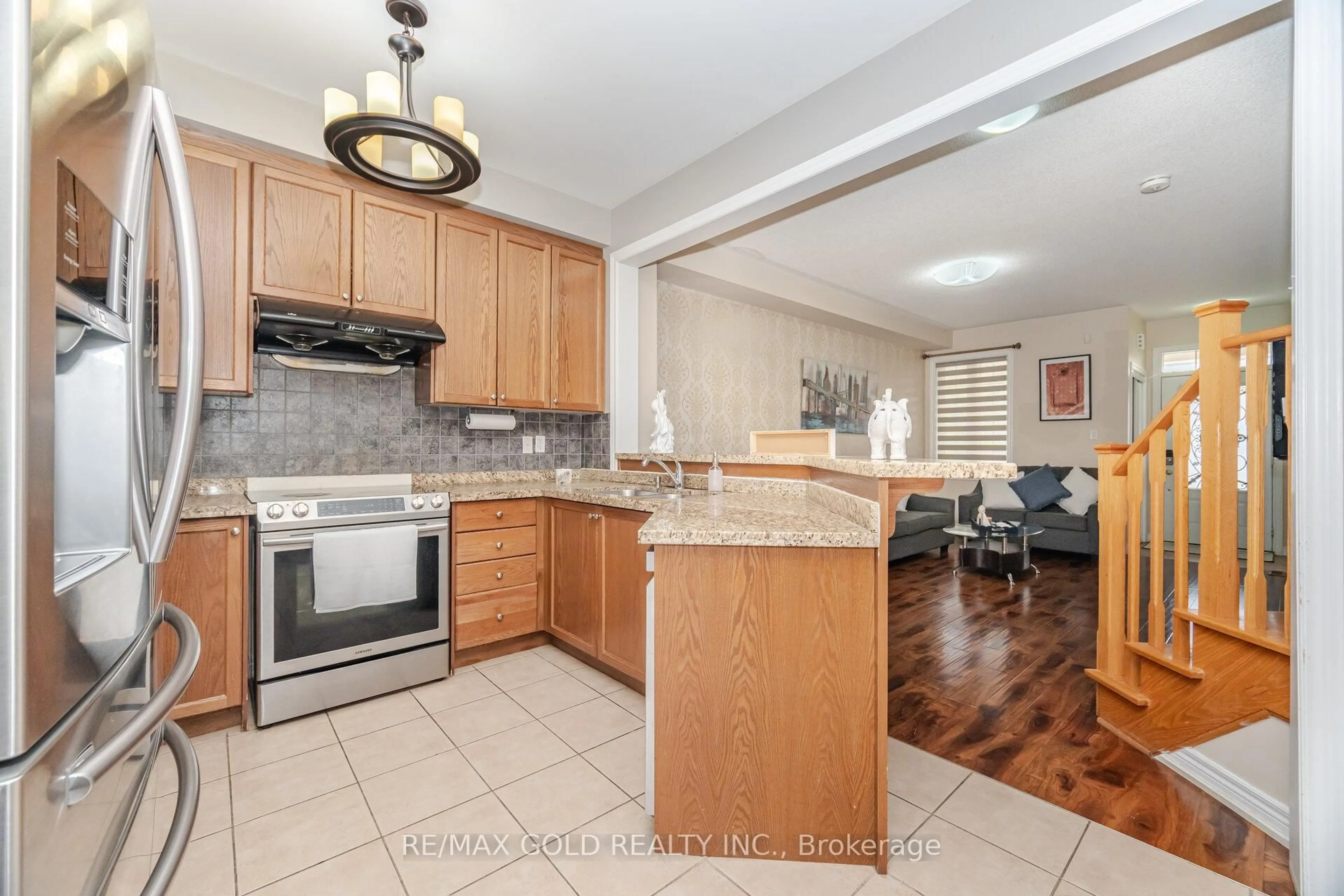 Open concept kitchen, unknown for 13 Fawson Cove Way, Brampton Ontario L6R 0G7