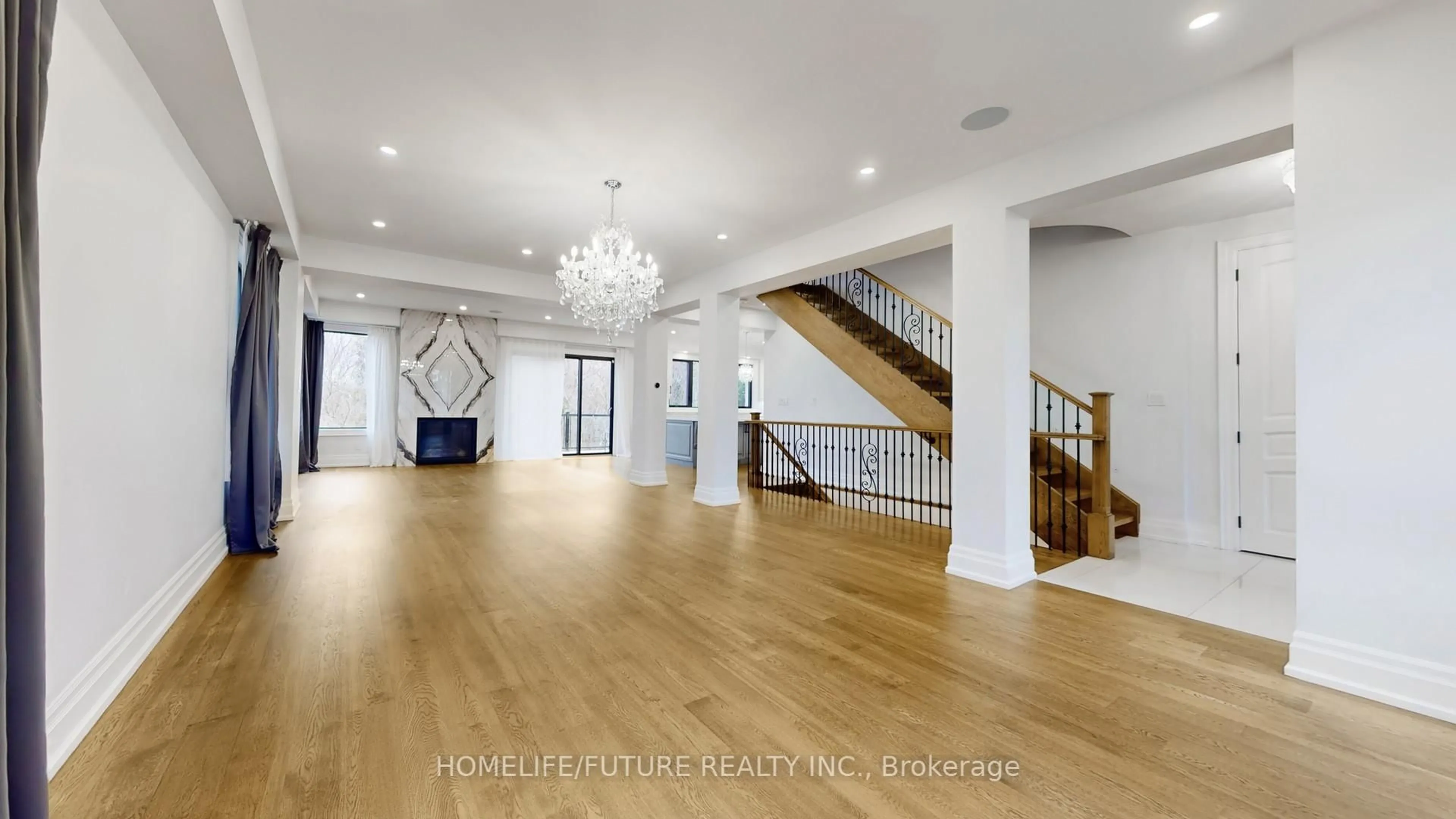 Indoor foyer for 60 North Riverdale Dr, Caledon Ontario L7C 3K3