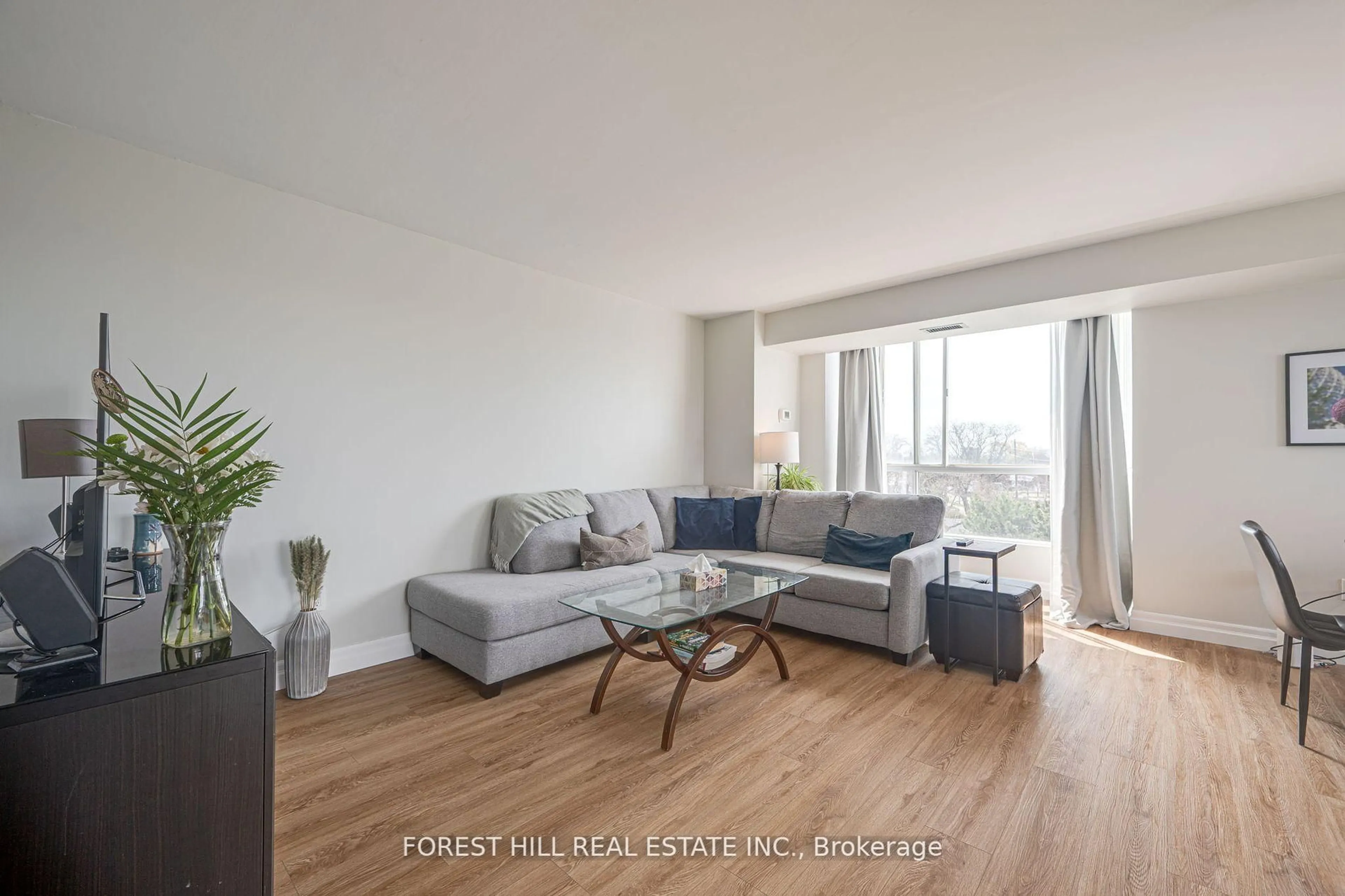 Living room with furniture, wood/laminate floor for 3077 Weston Rd #609, Toronto Ontario M9M 3A1
