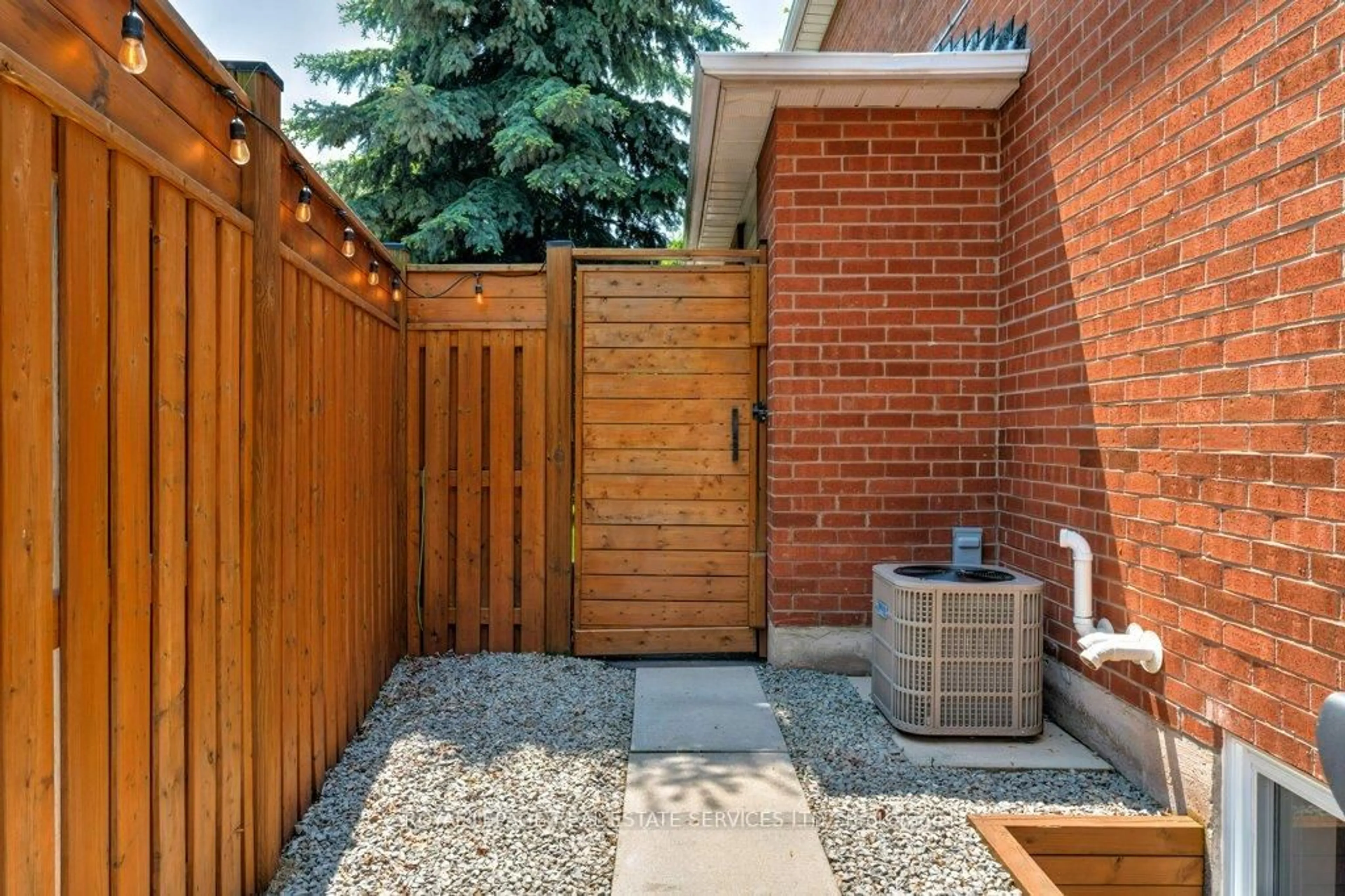 Patio, street for 1230 Blackburn Dr, Oakville Ontario L6M 2N5