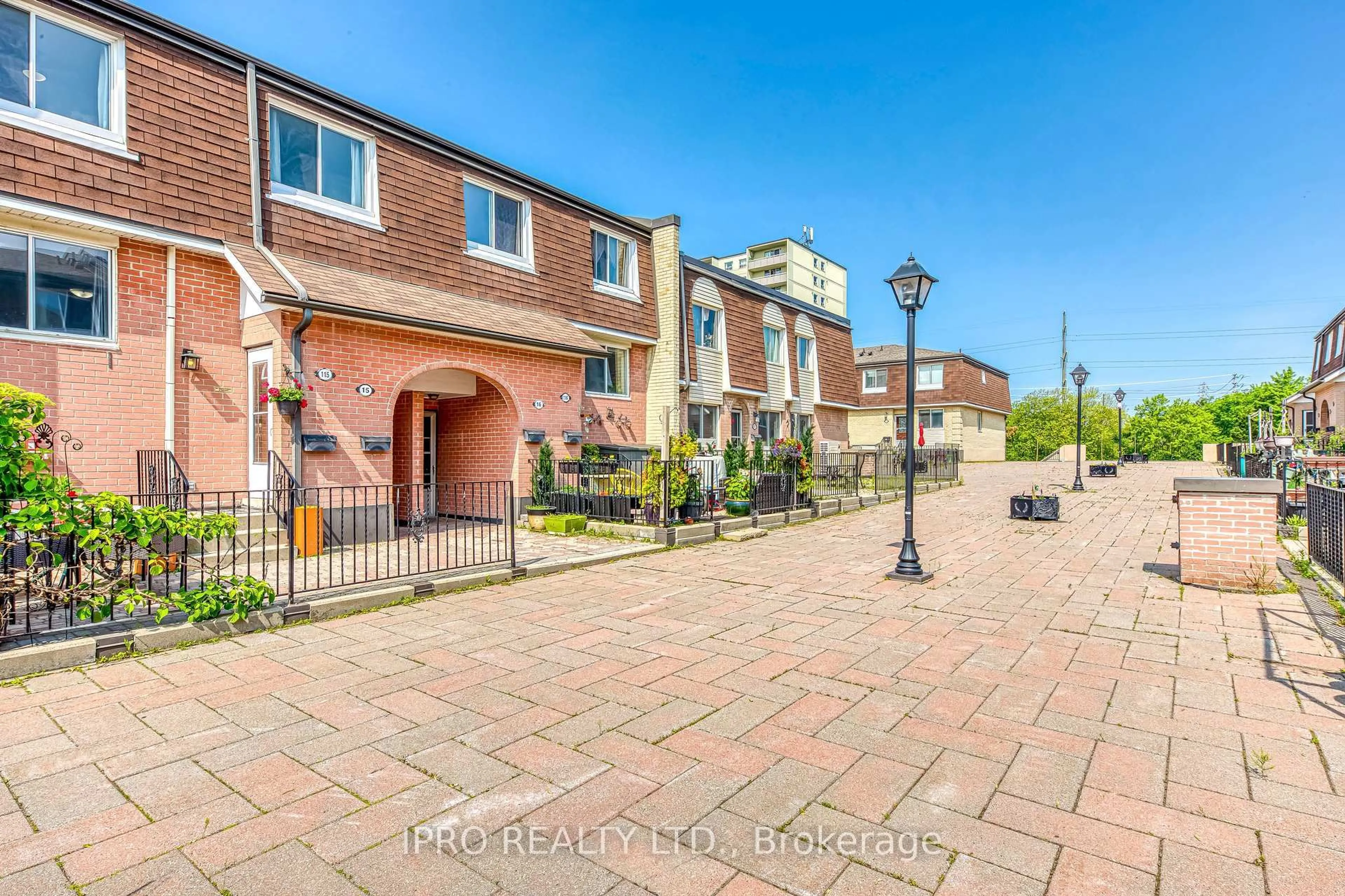 A pic from outside/outdoor area/front of a property/back of a property/a pic from drone, street for 2170 Bromsgrove Rd #115, Mississauga Ontario L5J 4J2
