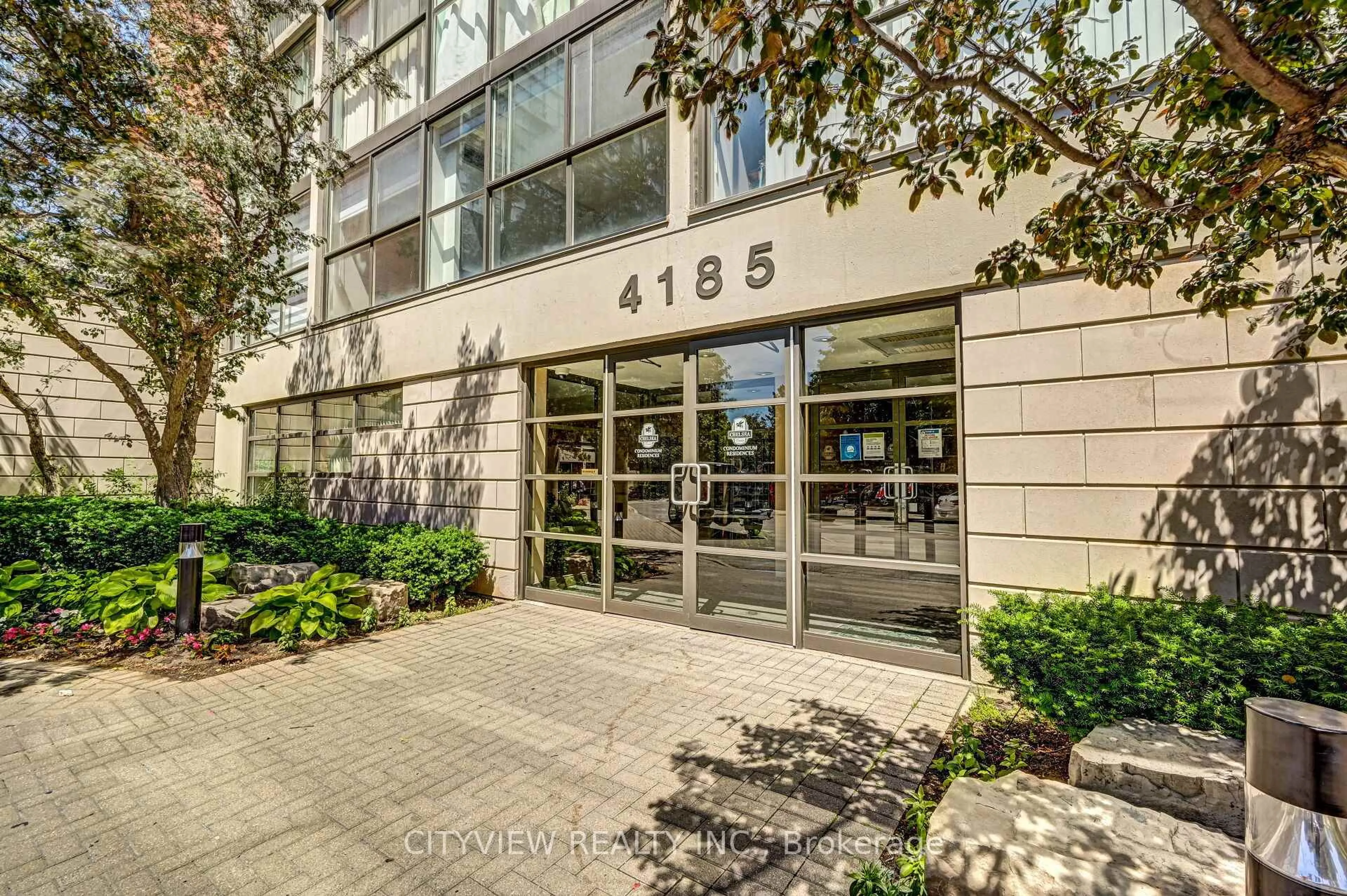 Indoor foyer for 4185 Shipp Dr #1817, Mississauga Ontario L4Z 2Y8