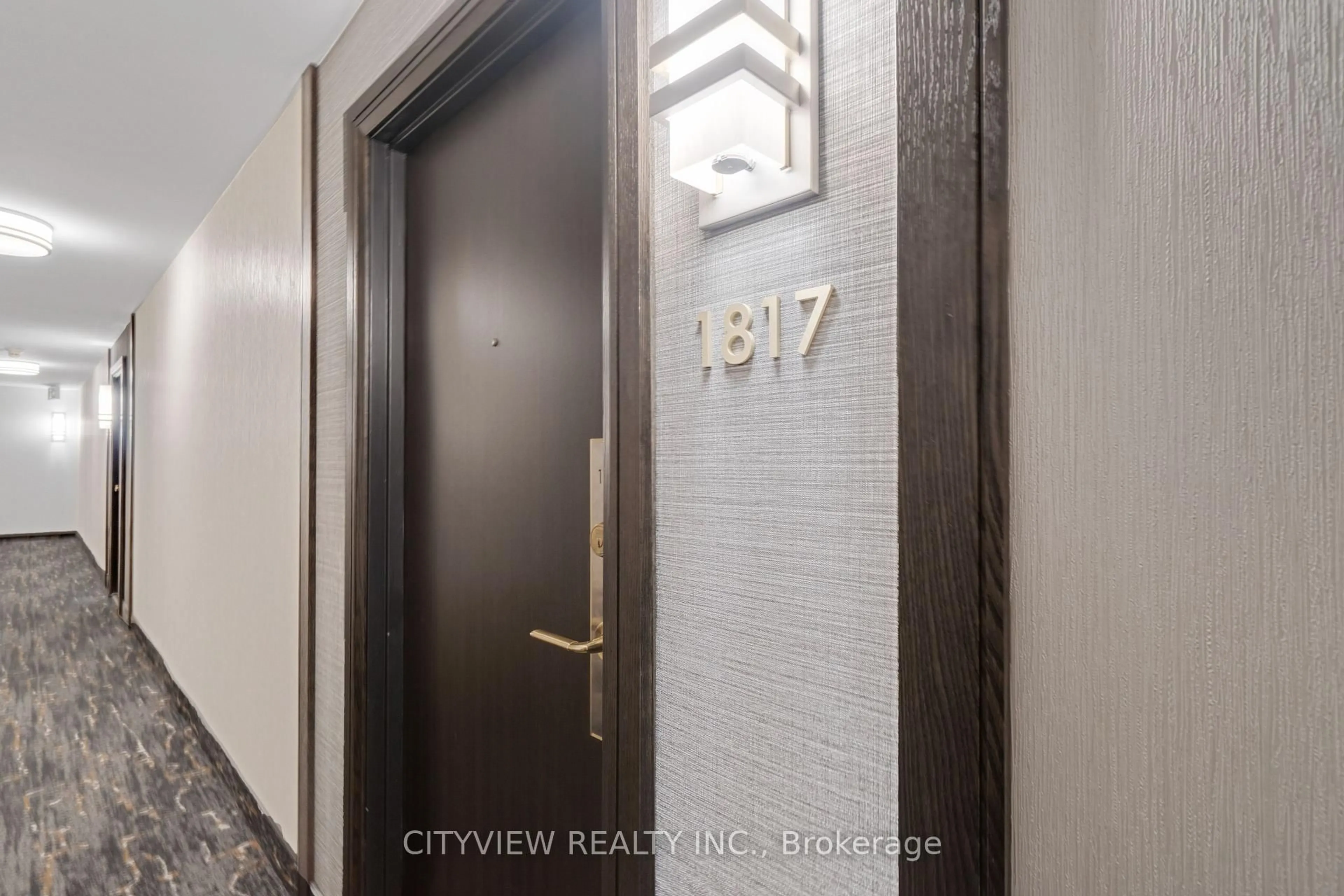 Indoor entryway for 4185 Shipp Dr #1817, Mississauga Ontario L4Z 2Y8