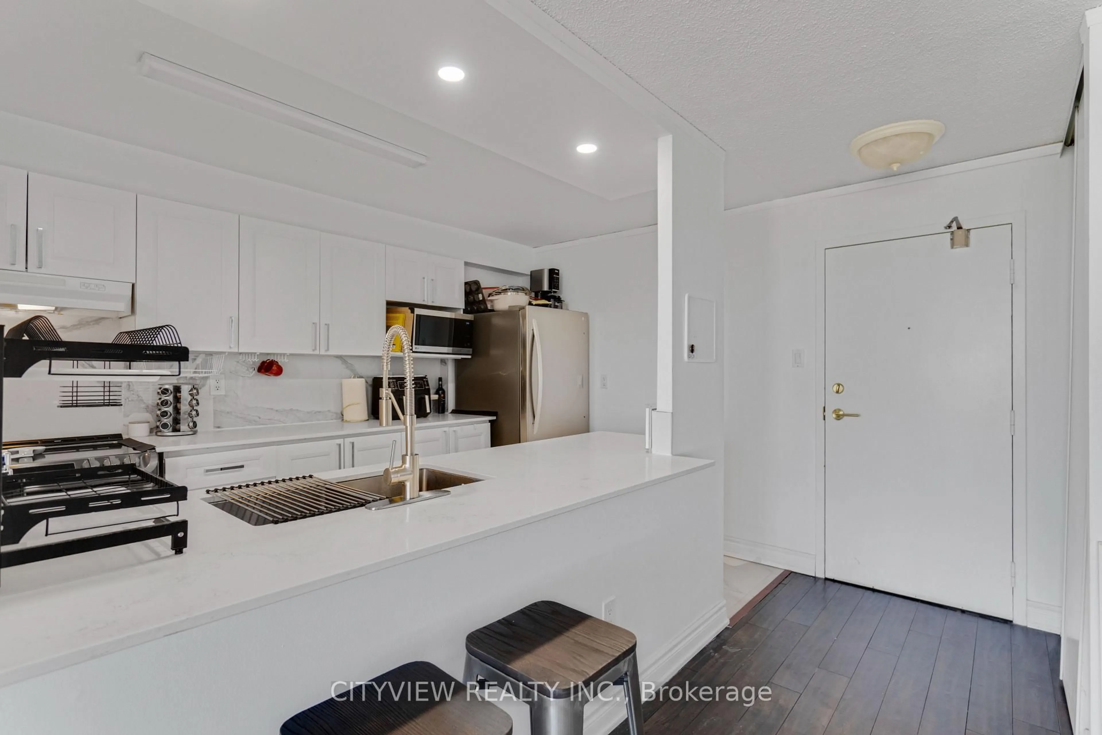Open concept kitchen, unknown for 4185 Shipp Dr #1817, Mississauga Ontario L4Z 2Y8