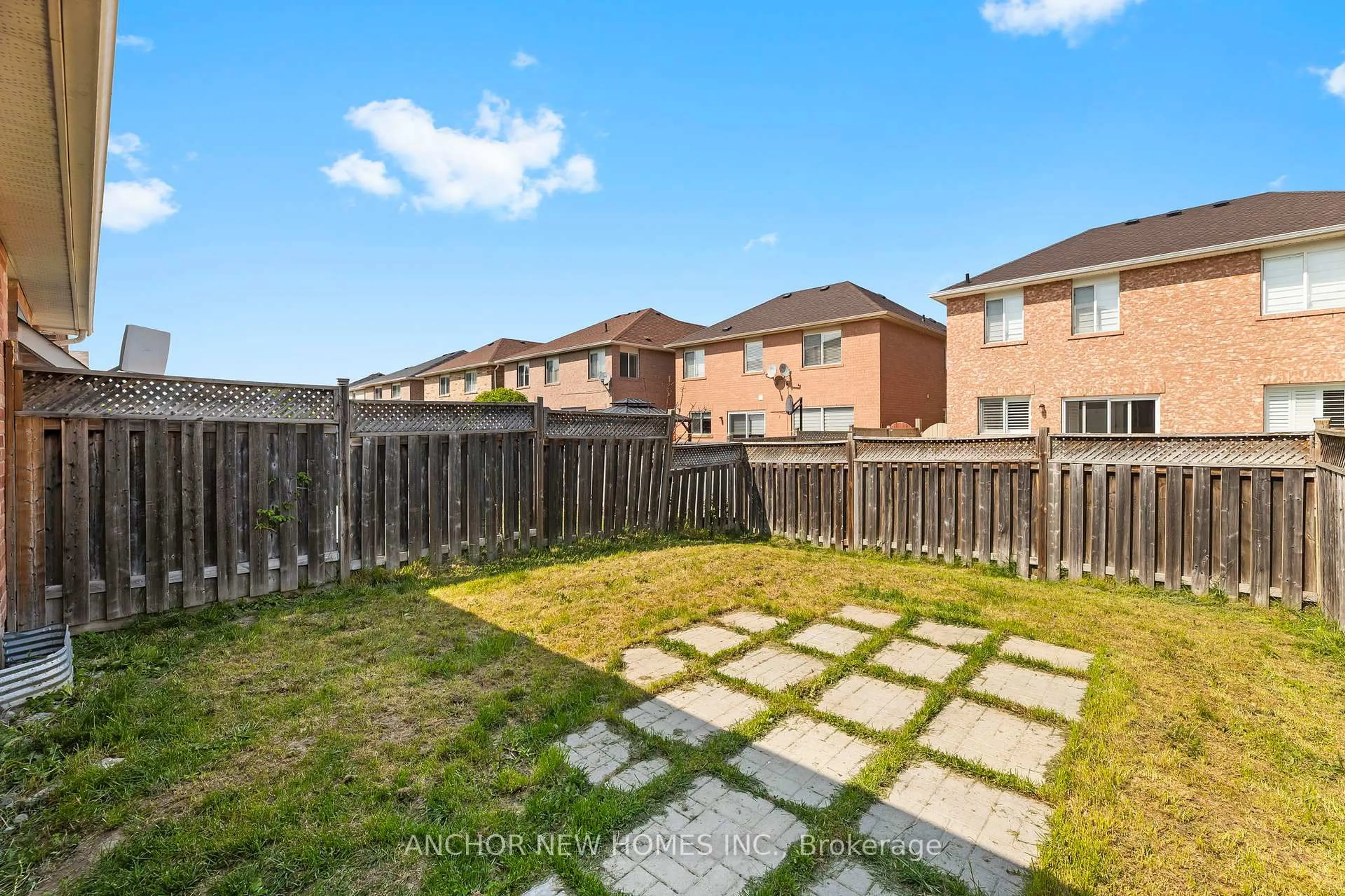 Patio, street for 29 Levida St, Brampton Ontario L6P 2Y6
