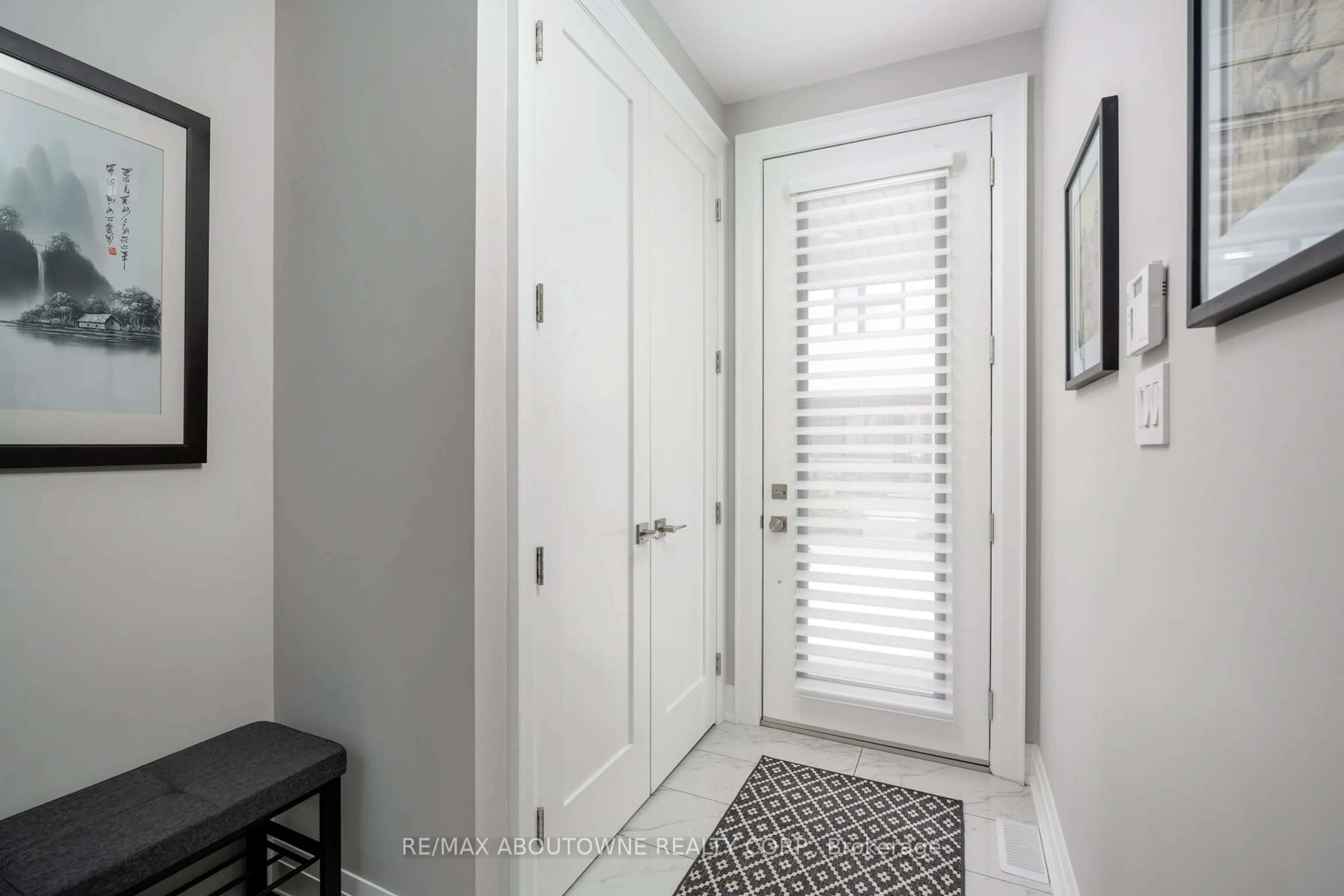 Indoor entryway for 3227 Ellyn Common, Burlington Ontario L7N 0A3