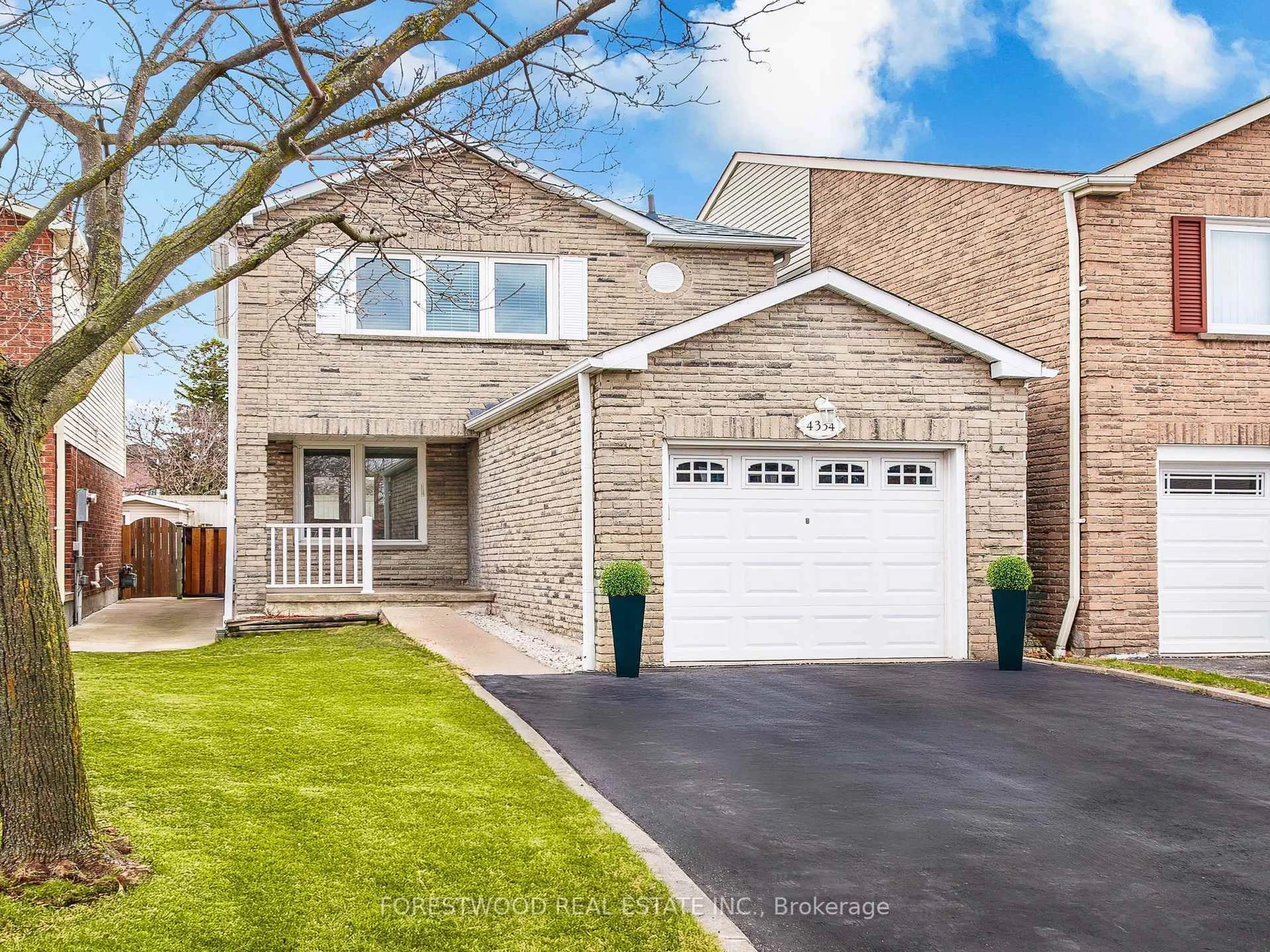 Home with brick exterior material, street for 4334 Lee Dr, Mississauga Ontario L4W 4A8