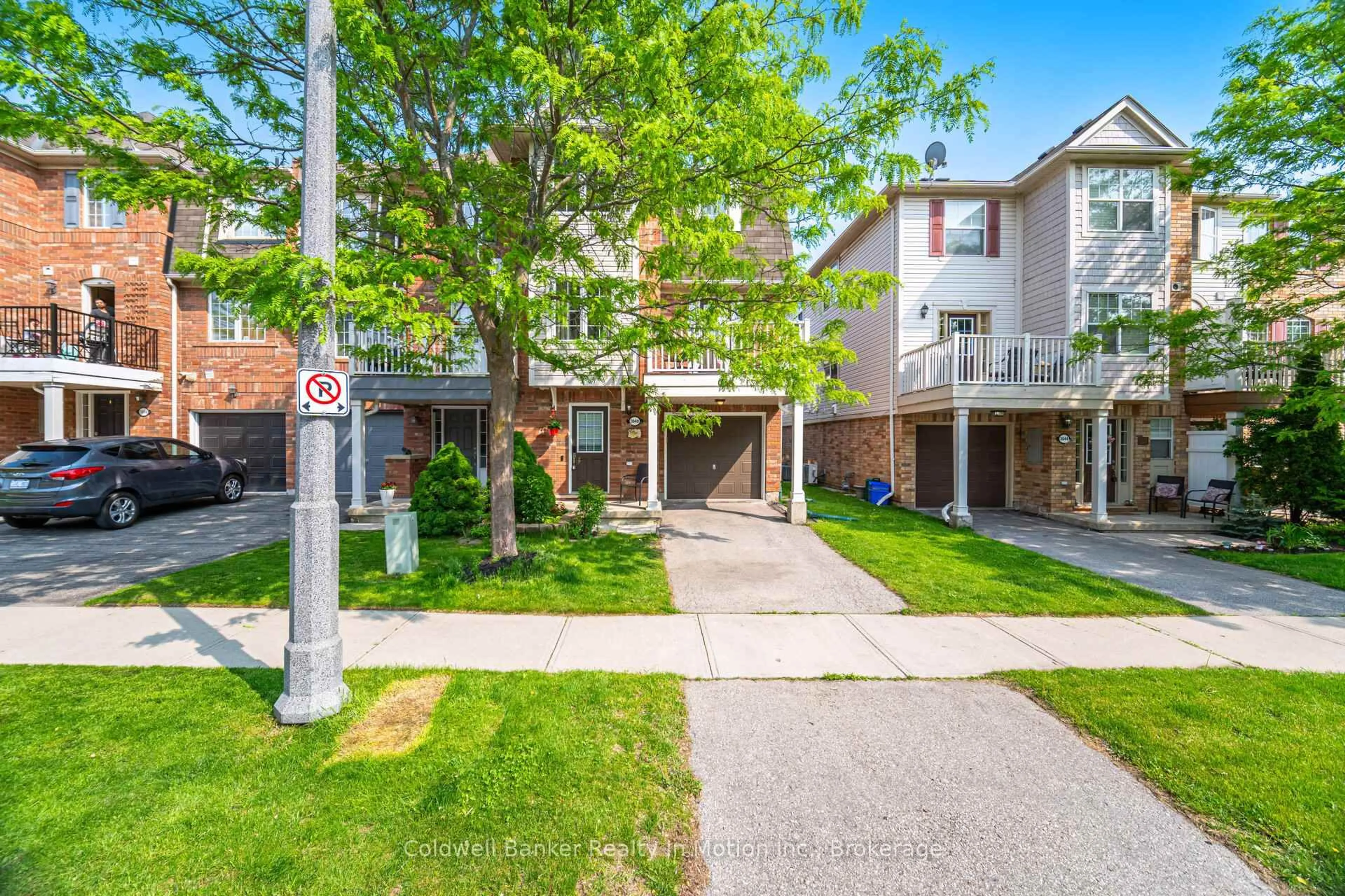 Patio, street for 3040 Dewridge Ave, Oakville Ontario L6M 5H9