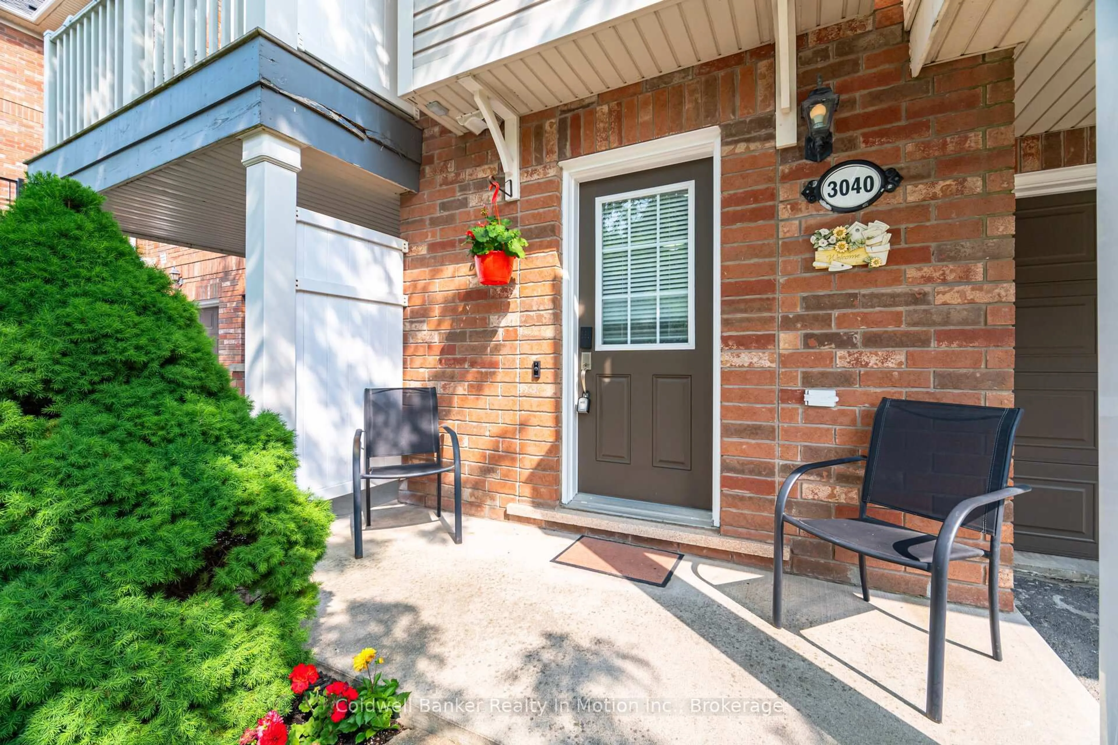 Indoor entryway for 3040 Dewridge Ave, Oakville Ontario L6M 5H9