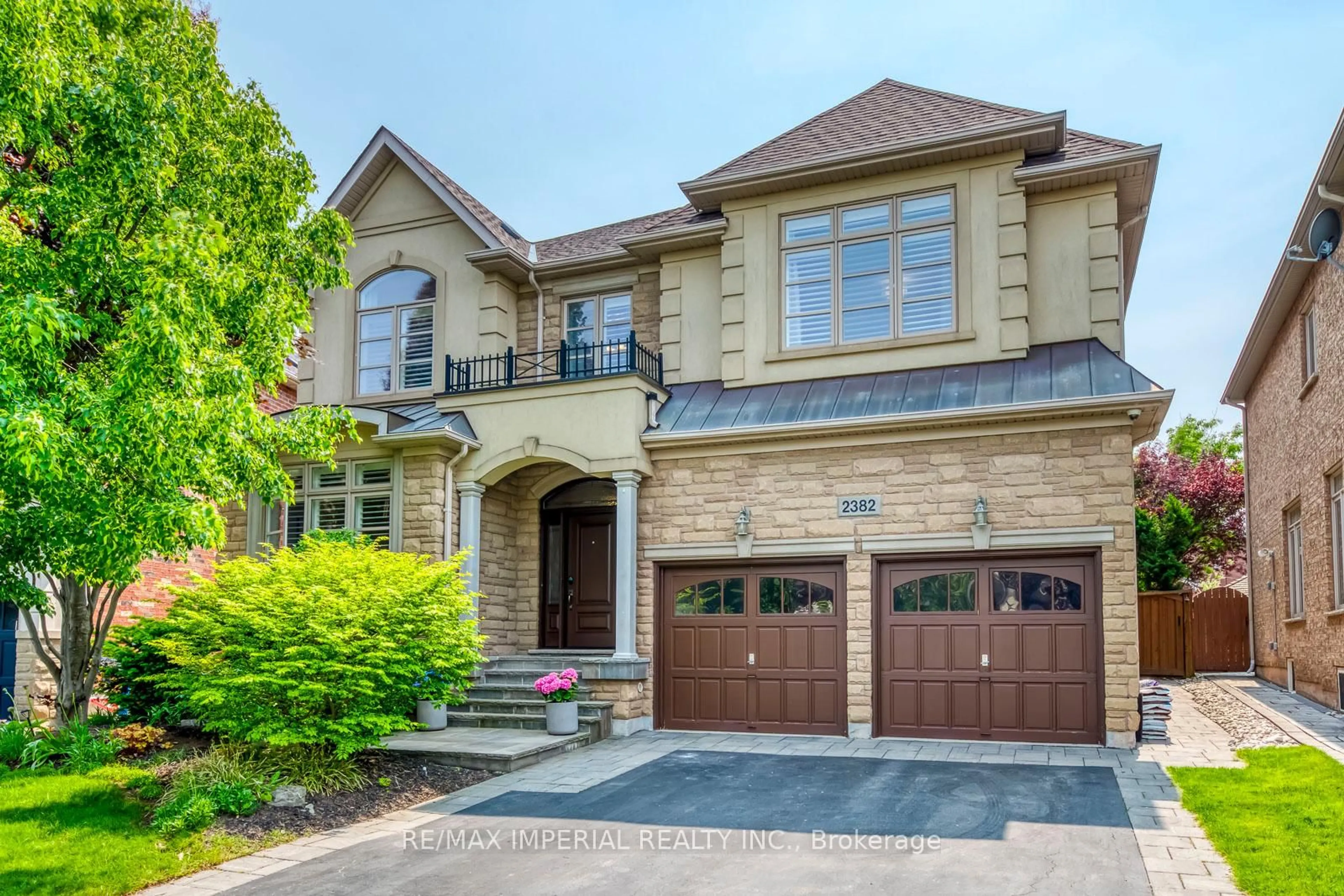 Home with brick exterior material, street for 2382 Robmar Dr, Oakville Ontario L6H 0B2