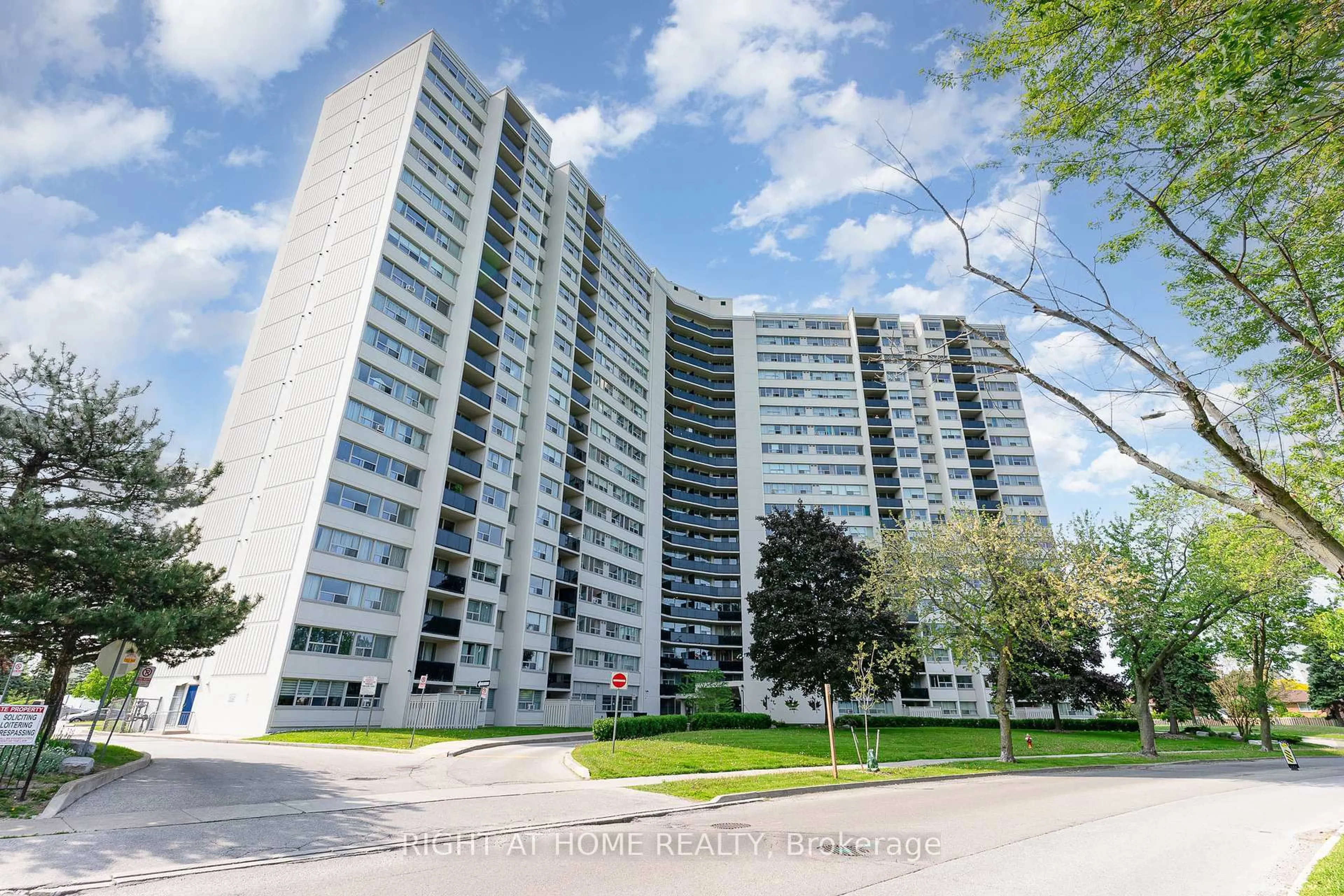 Unknown for 530 Lolita Gdns #505, Mississauga Ontario L5A 3T2