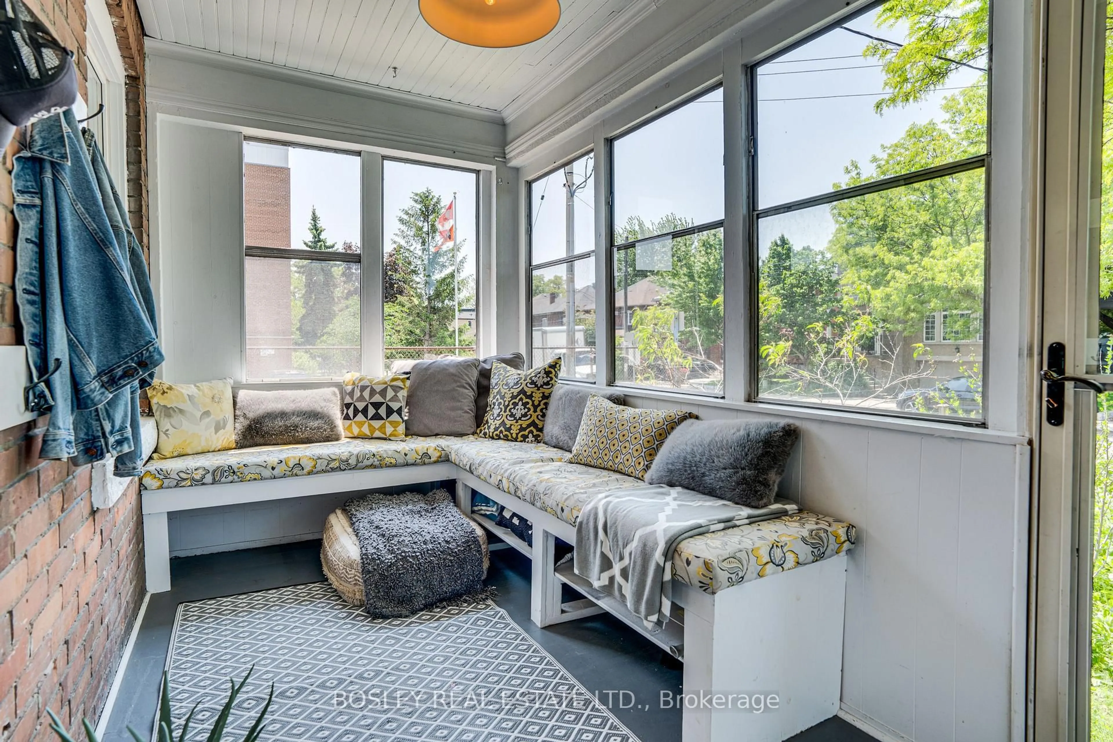 Patio, mountain view for 627 Willard Ave, Toronto Ontario M6S 3S1