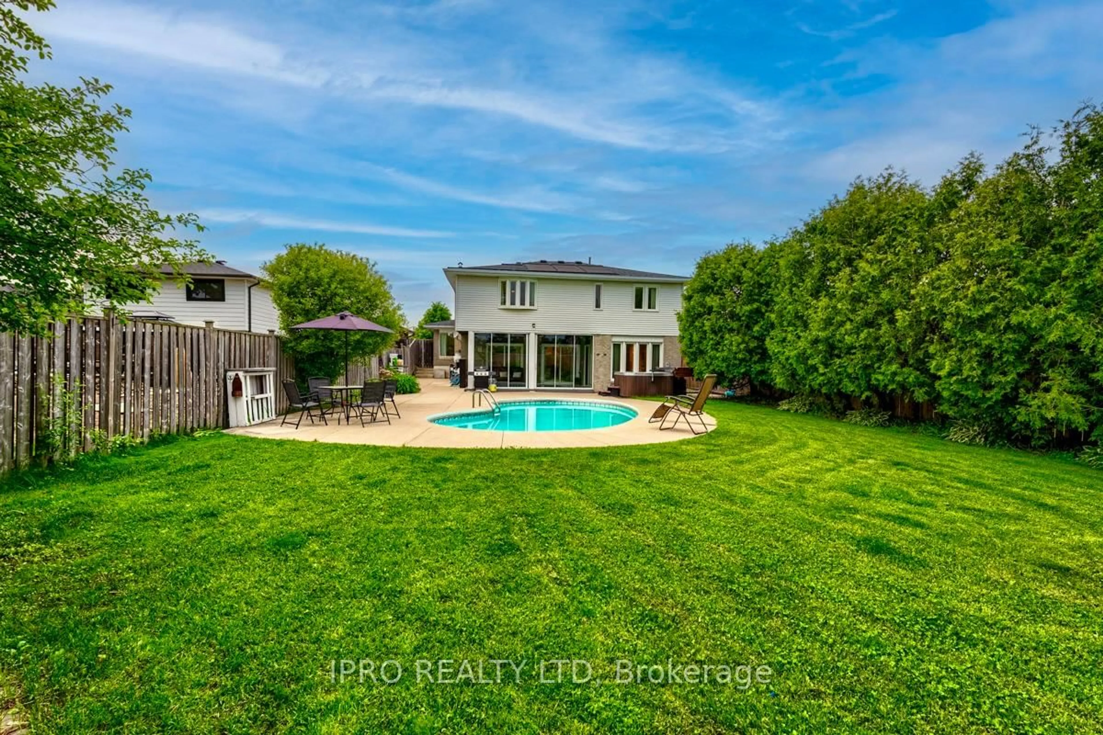 A pic from outside/outdoor area/front of a property/back of a property/a pic from drone, water/lake/river/ocean view for 27 Caldwell Cres, Brampton Ontario L6W 1A2