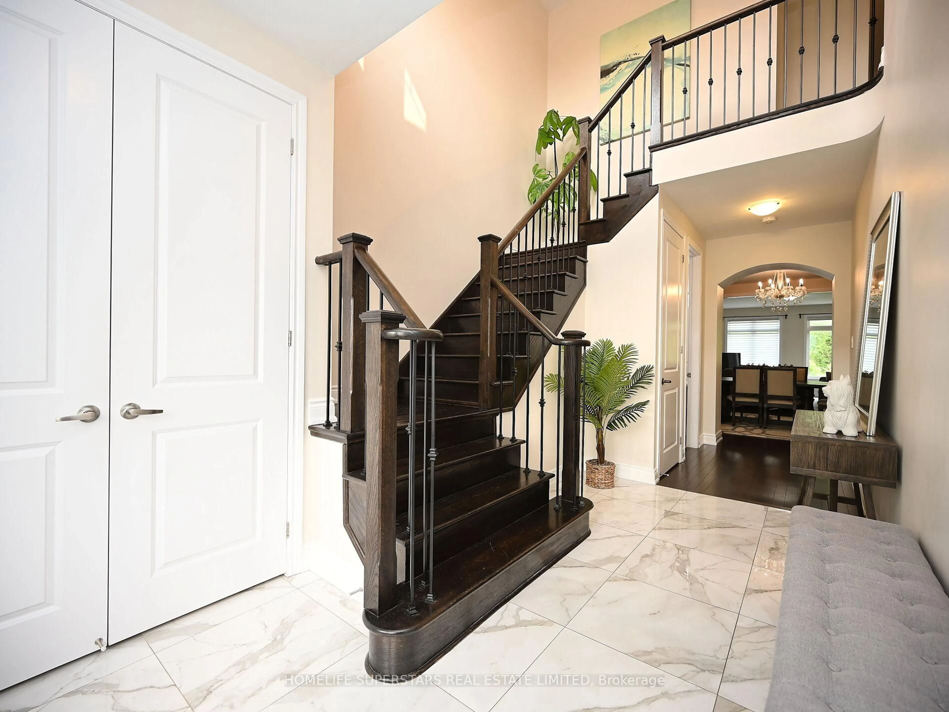 Indoor entryway for 41 Provost Ave, Brampton Ontario L6Y 6E8