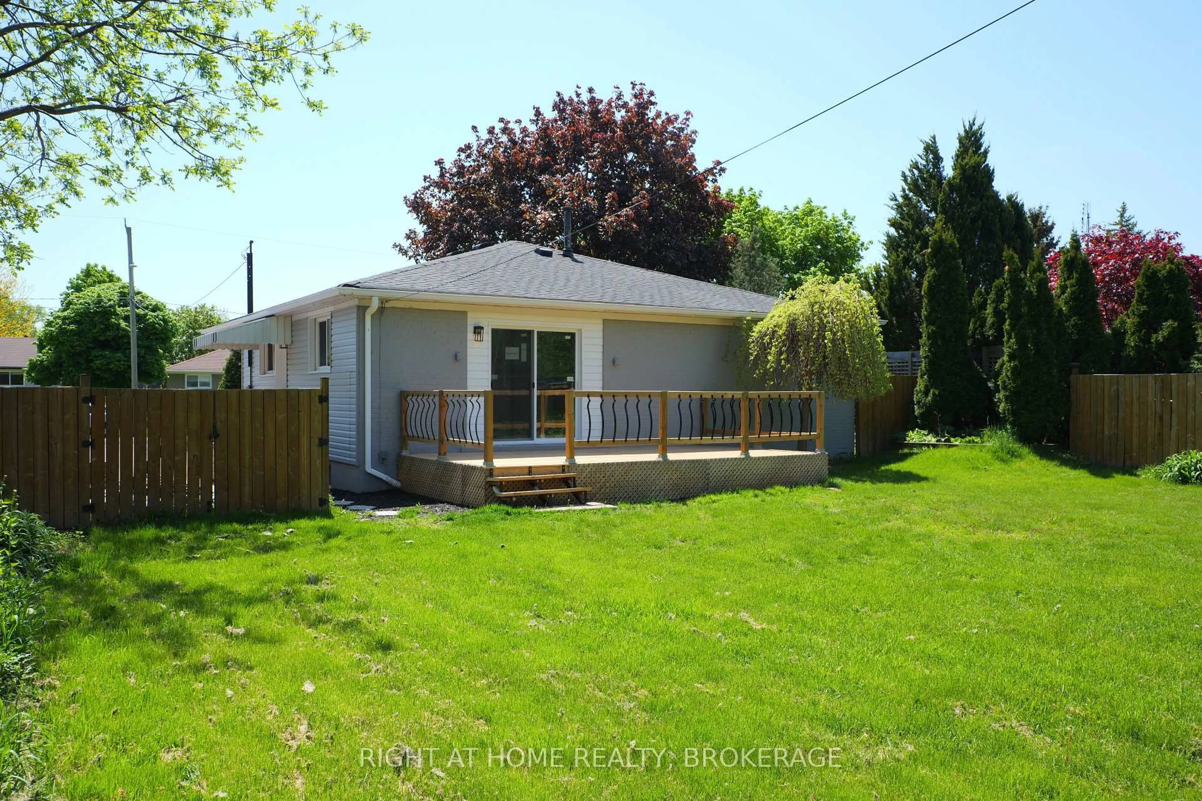 Unknown for 1315 Pinegrove Rd, Oakville Ontario L6L 2X2