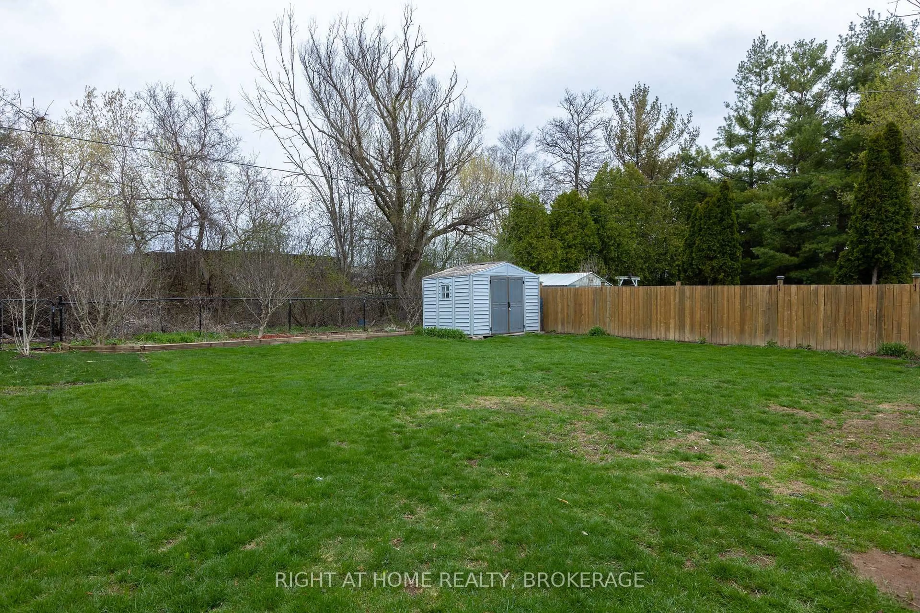 Shed for 1315 Pinegrove Rd, Oakville Ontario L6L 2X2