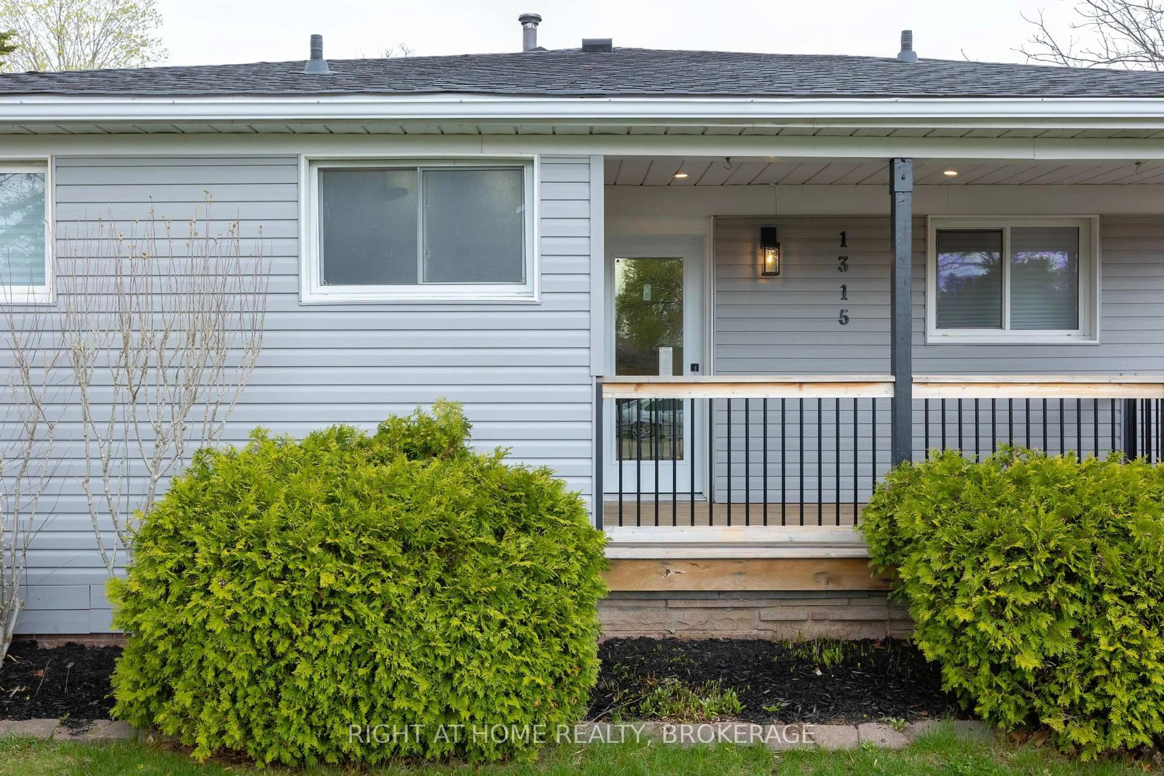 Home with vinyl exterior material, street for 1315 Pinegrove Rd, Oakville Ontario L6L 2X2