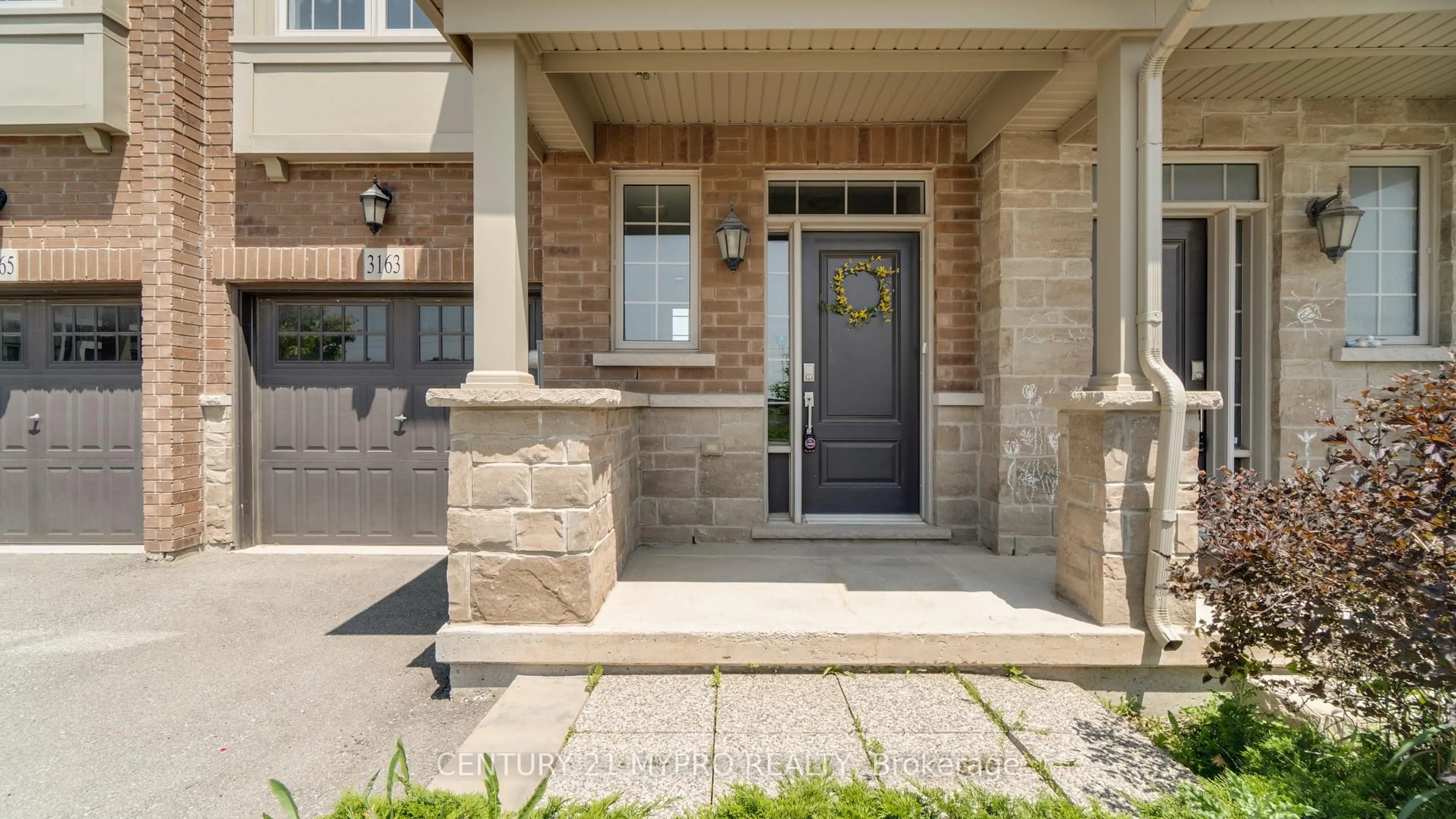 Indoor entryway for 3163 William Coltson Ave, Oakville Ontario L6H 7E3