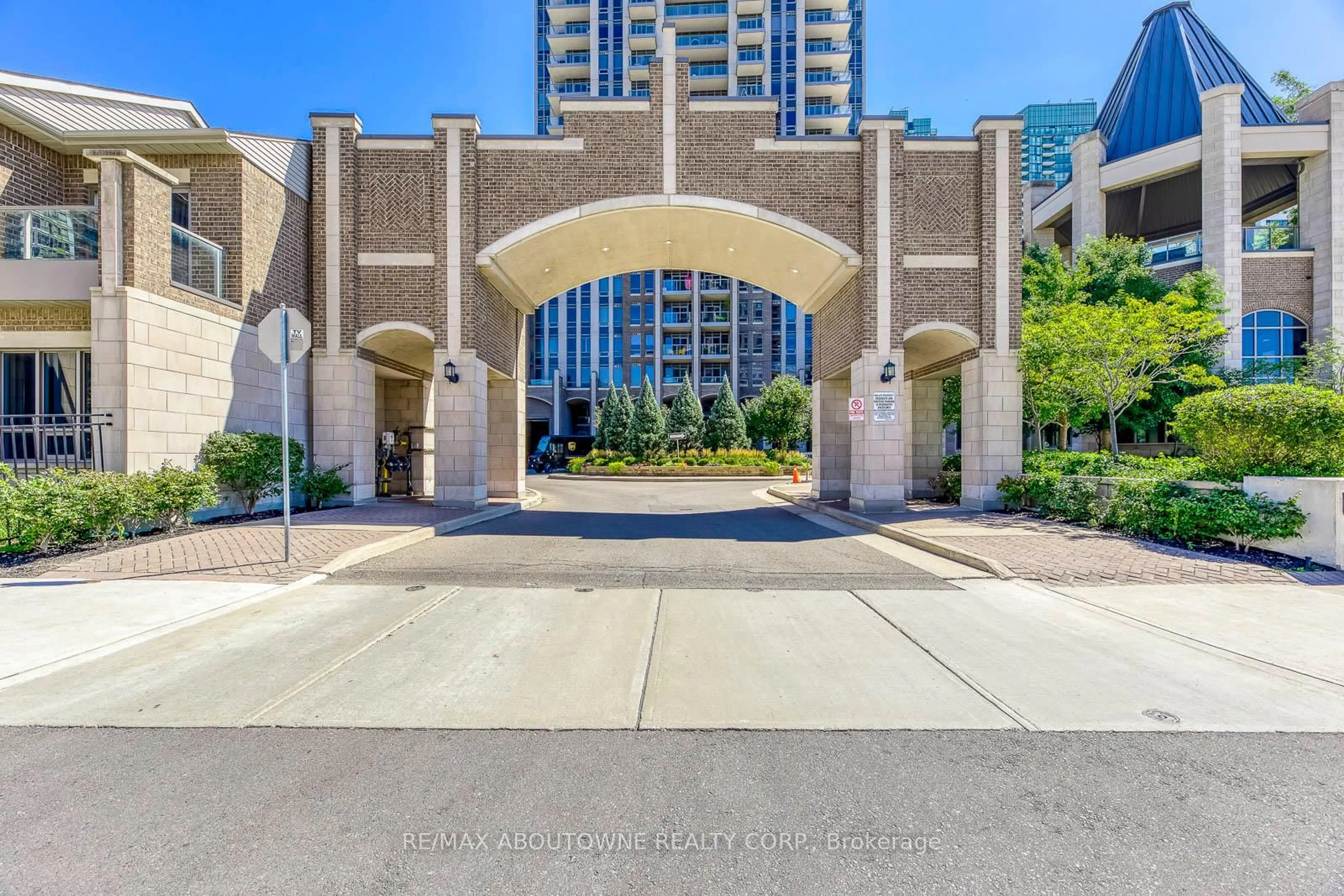 Indoor foyer for 388 Prince Of Wales Dr #2809, Mississauga Ontario L5B 0A1