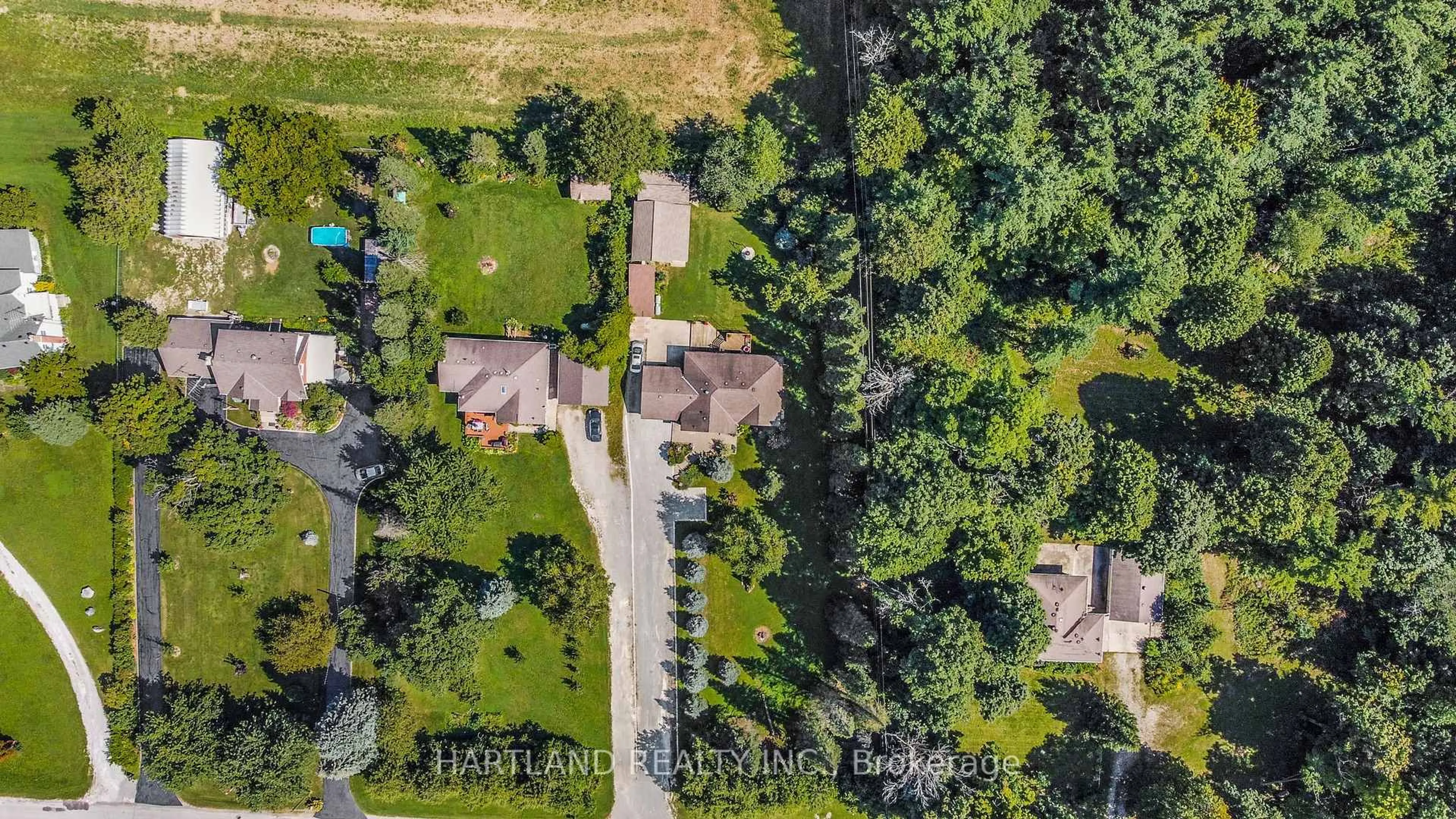 A pic from outside/outdoor area/front of a property/back of a property/a pic from drone, street for 9249 Sixth Line, Halton Hills Ontario L7G 4S6