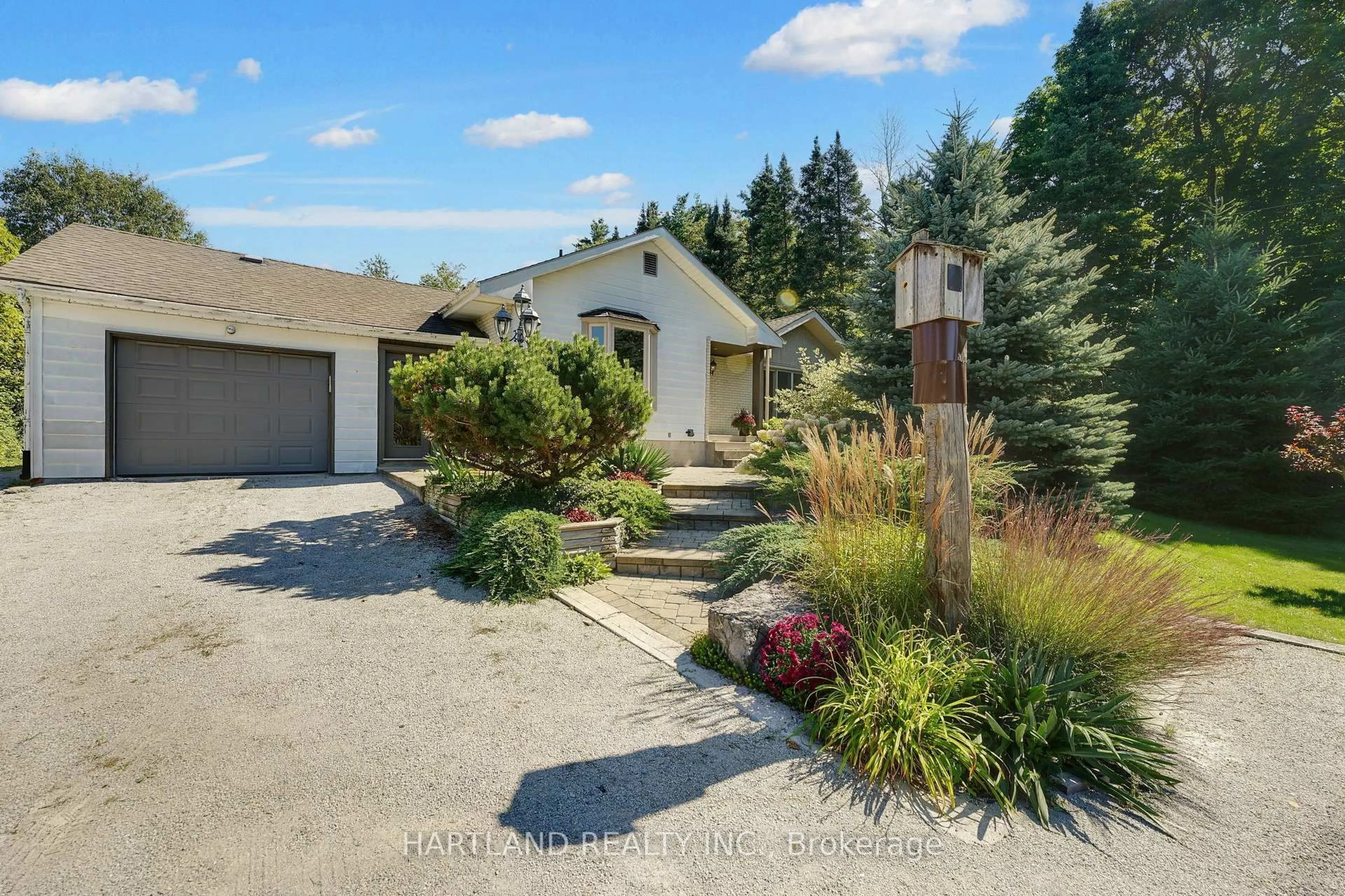 A pic from outside/outdoor area/front of a property/back of a property/a pic from drone, street for 9249 Sixth Line, Halton Hills Ontario L7G 4S6