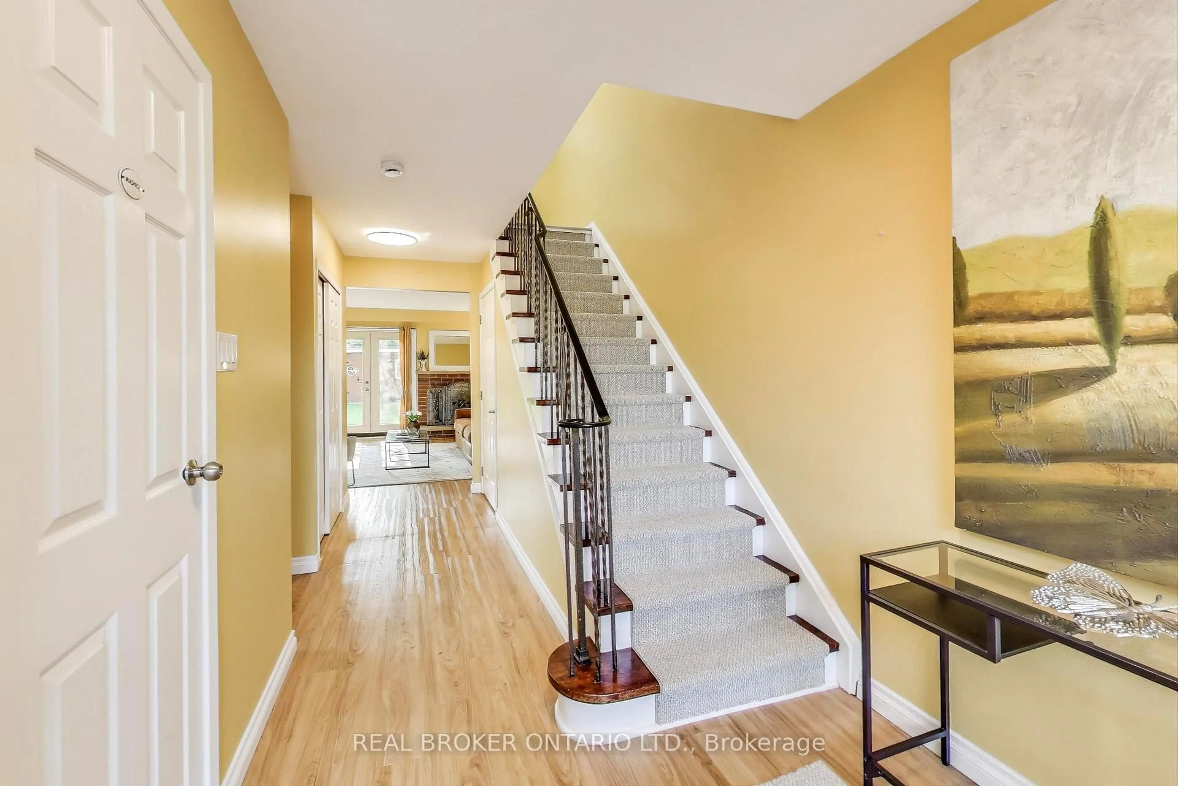 Indoor entryway for 2909 Bramshaw Gdns, Mississauga Ontario L5N 1S2