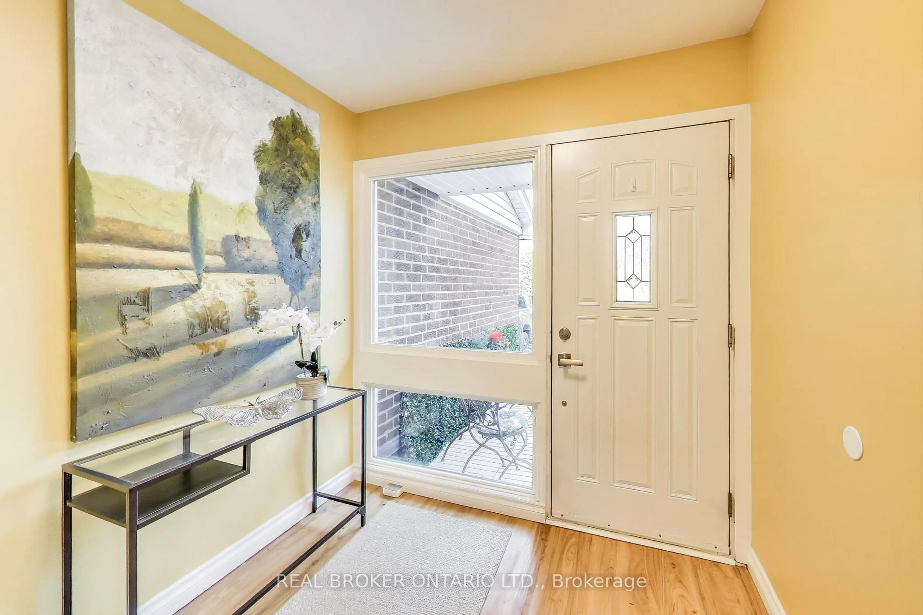 Indoor entryway for 2909 Bramshaw Gdns, Mississauga Ontario L5N 1S2