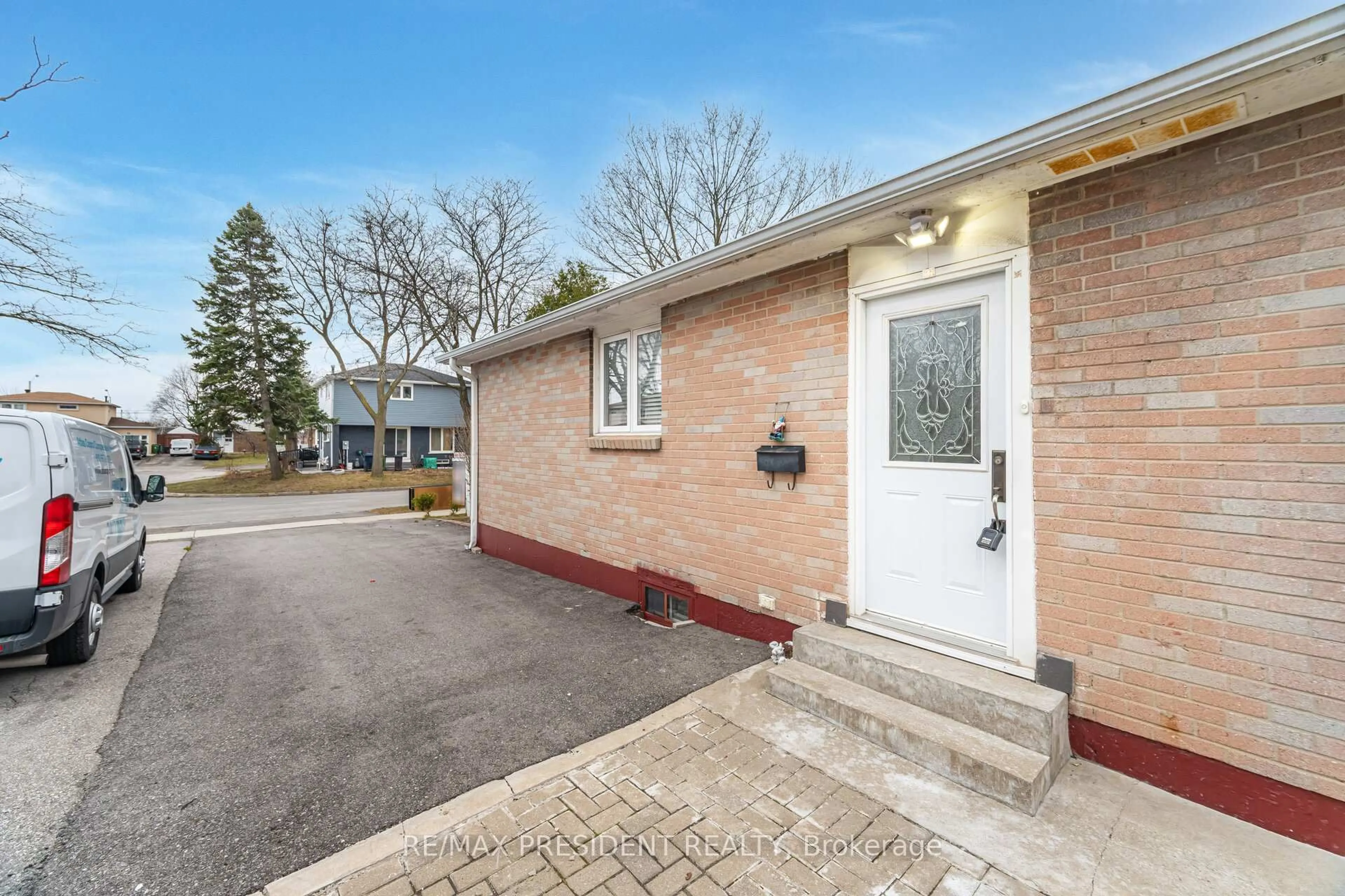 Unknown for 6 Sultan Pool Dr, Toronto Ontario M9V 4H2