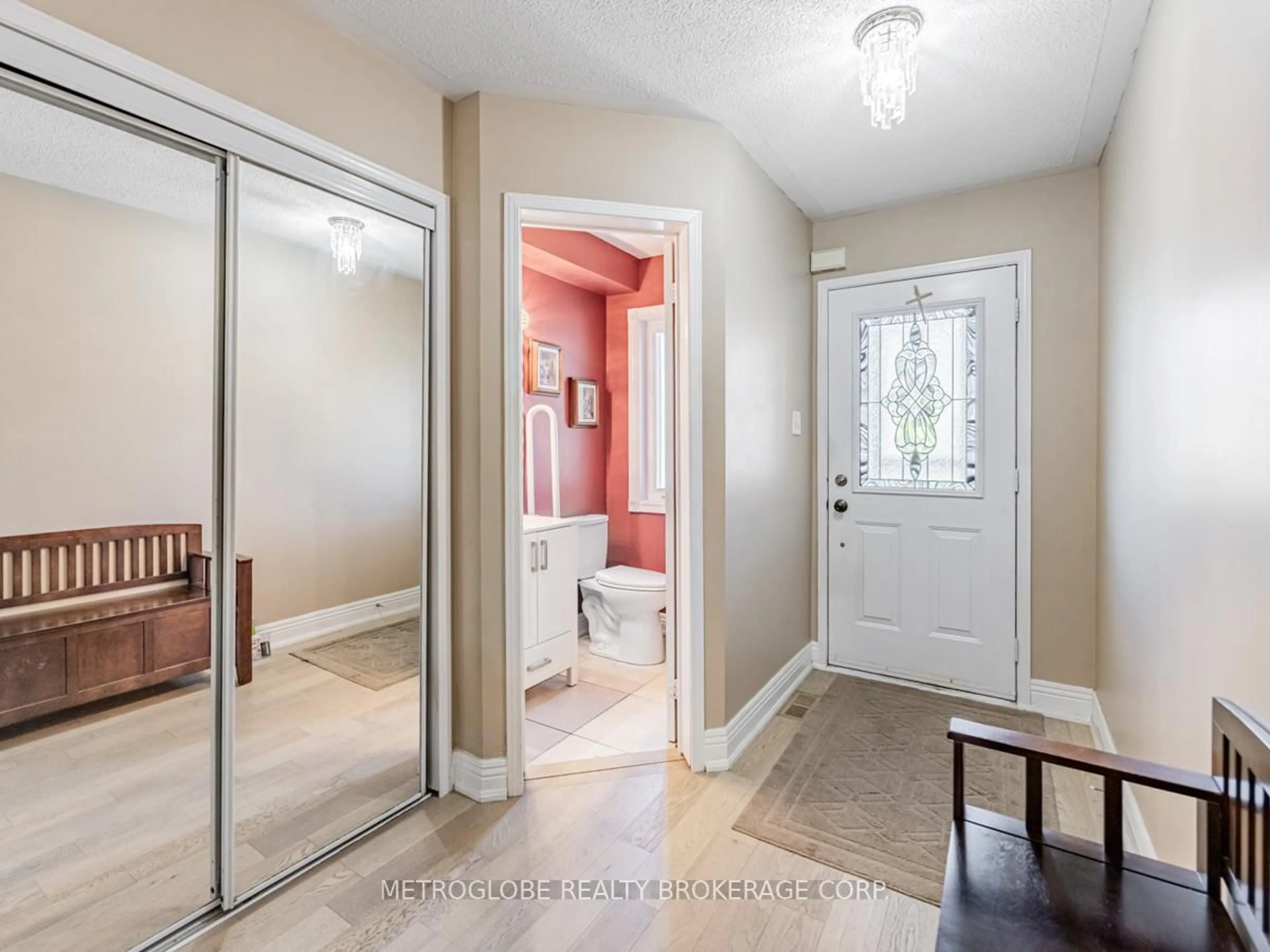 Indoor entryway for 6 Thunderbird Tr, Brampton Ontario L6R 2T3