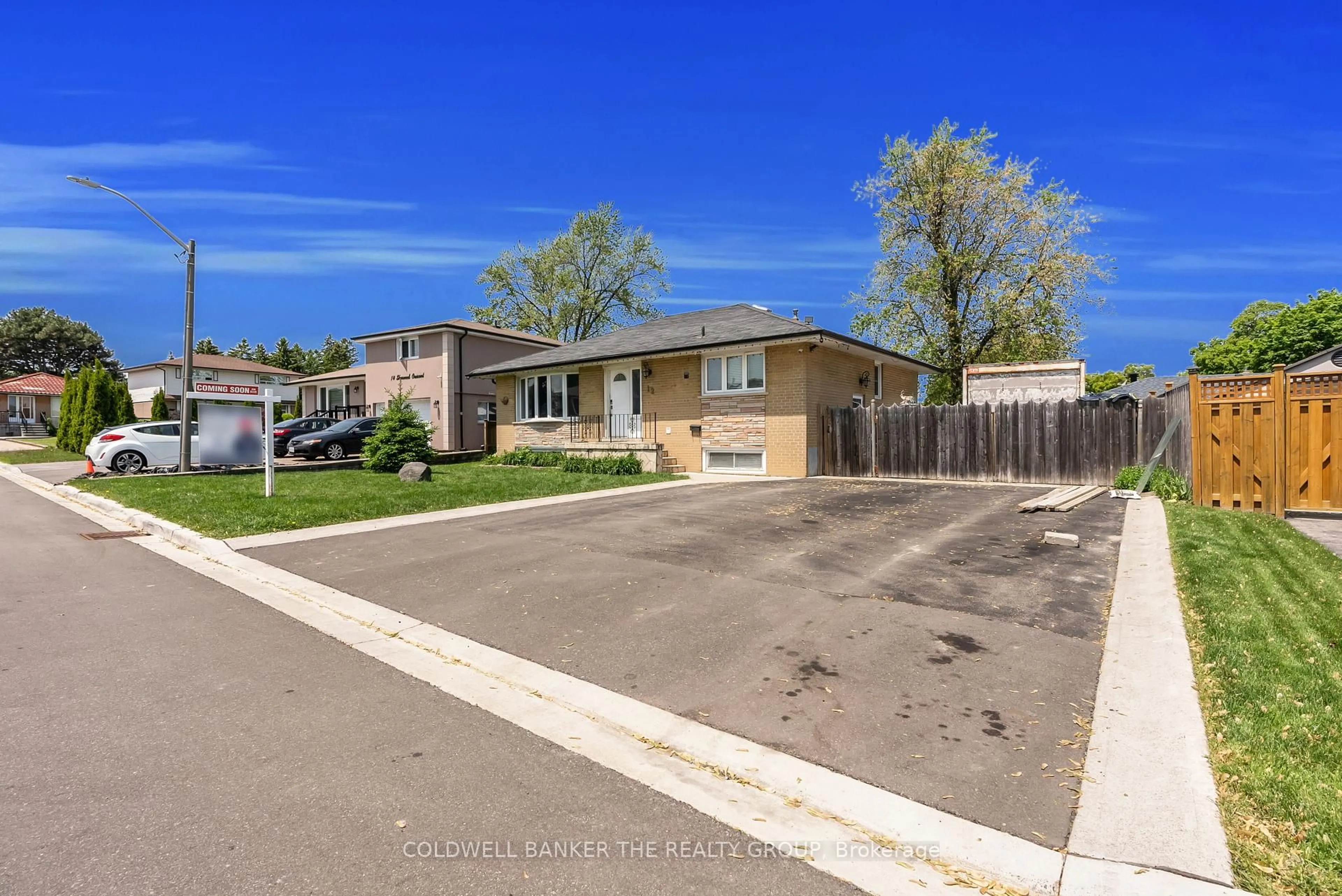 A pic from outside/outdoor area/front of a property/back of a property/a pic from drone, street for 12 Sherwood Cres, Brampton Ontario L6X 2E1